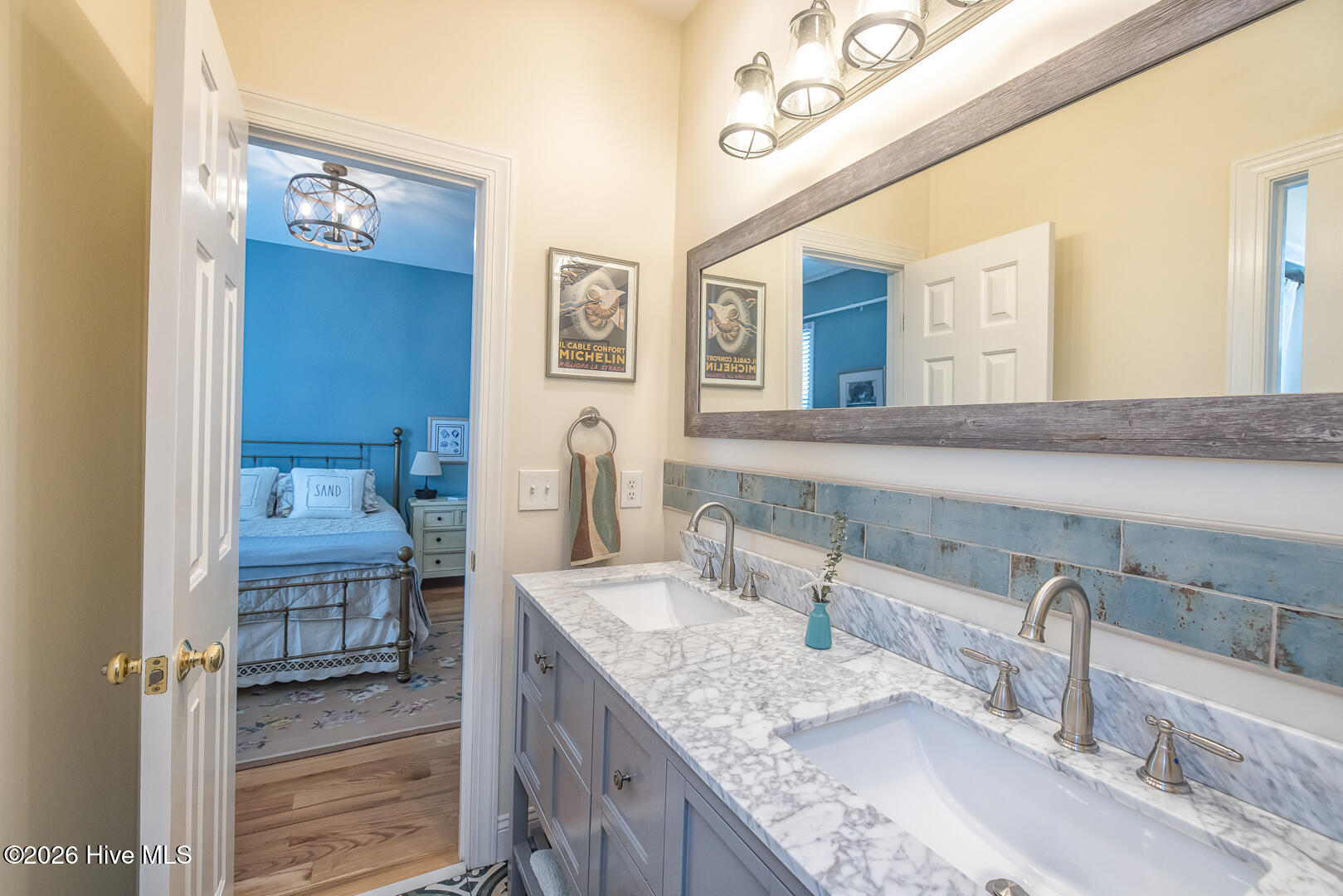 100550296 | Photo 37