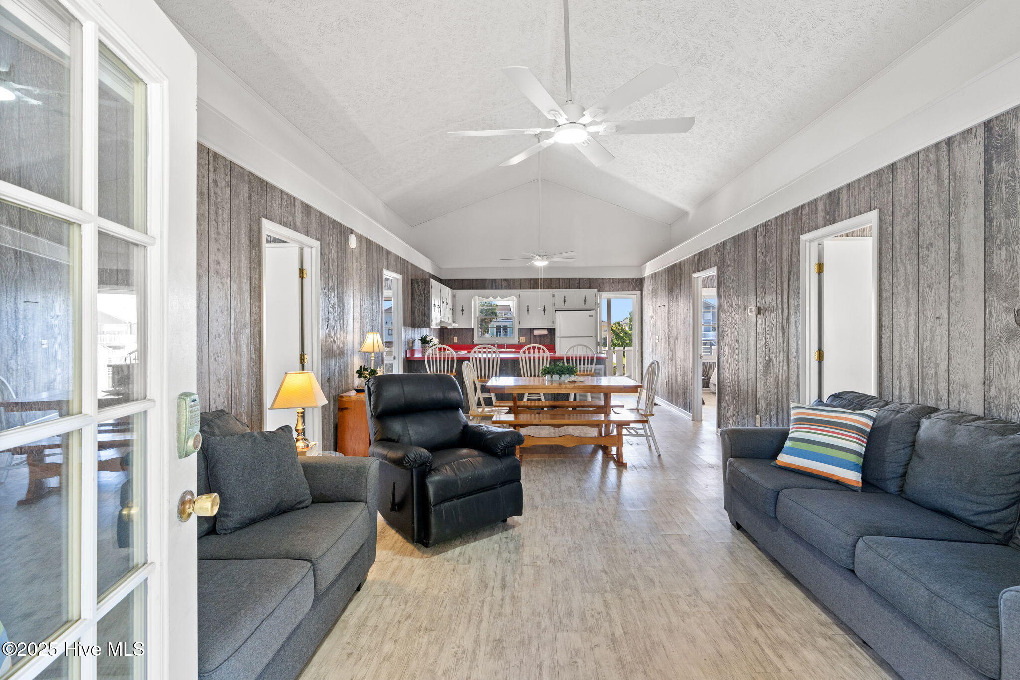 100537501 | Photo 12