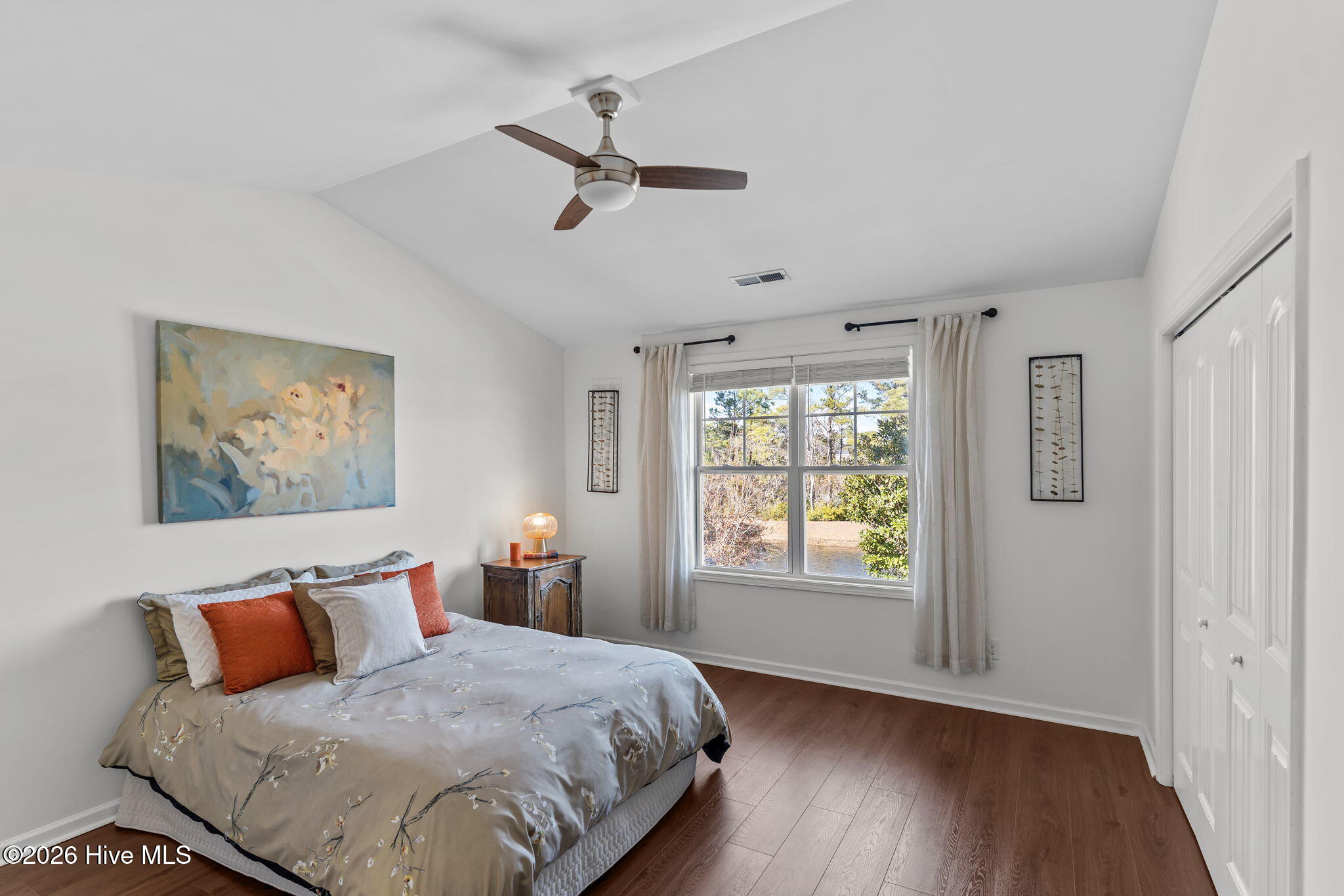 100555815 | Photo 19