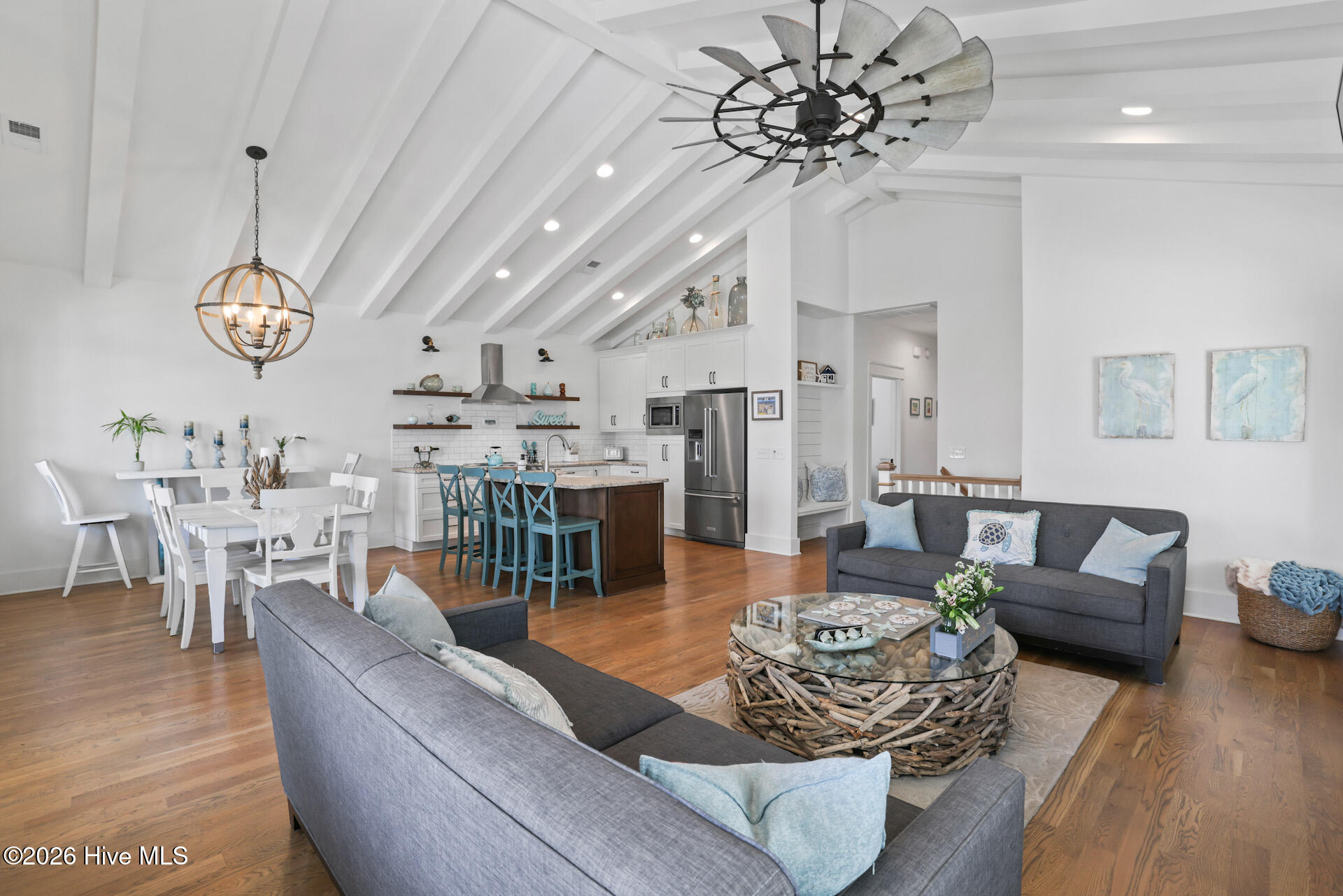 100567174 | Photo 16