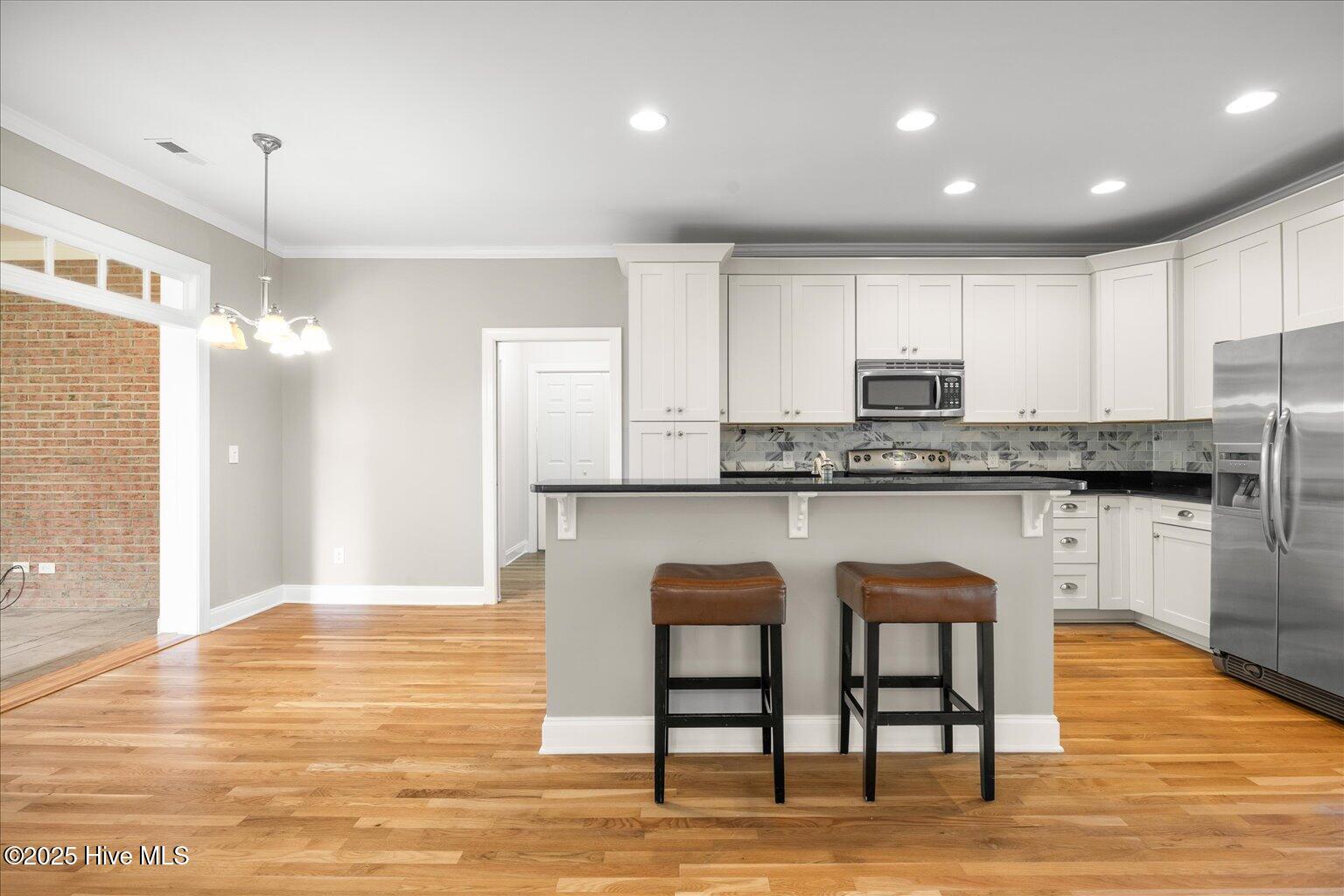 100521563 | Photo 13