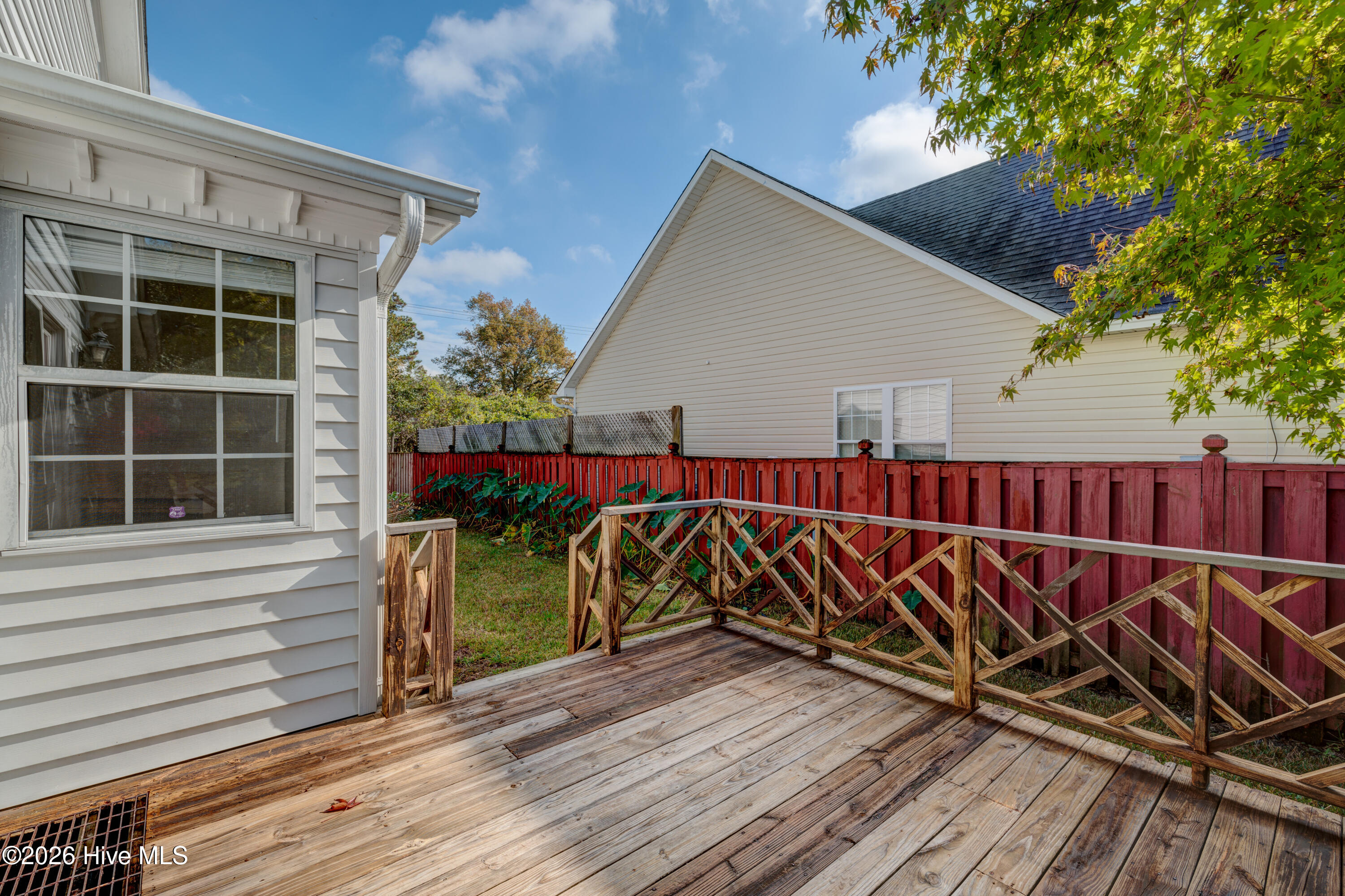 100562738 | Photo 10