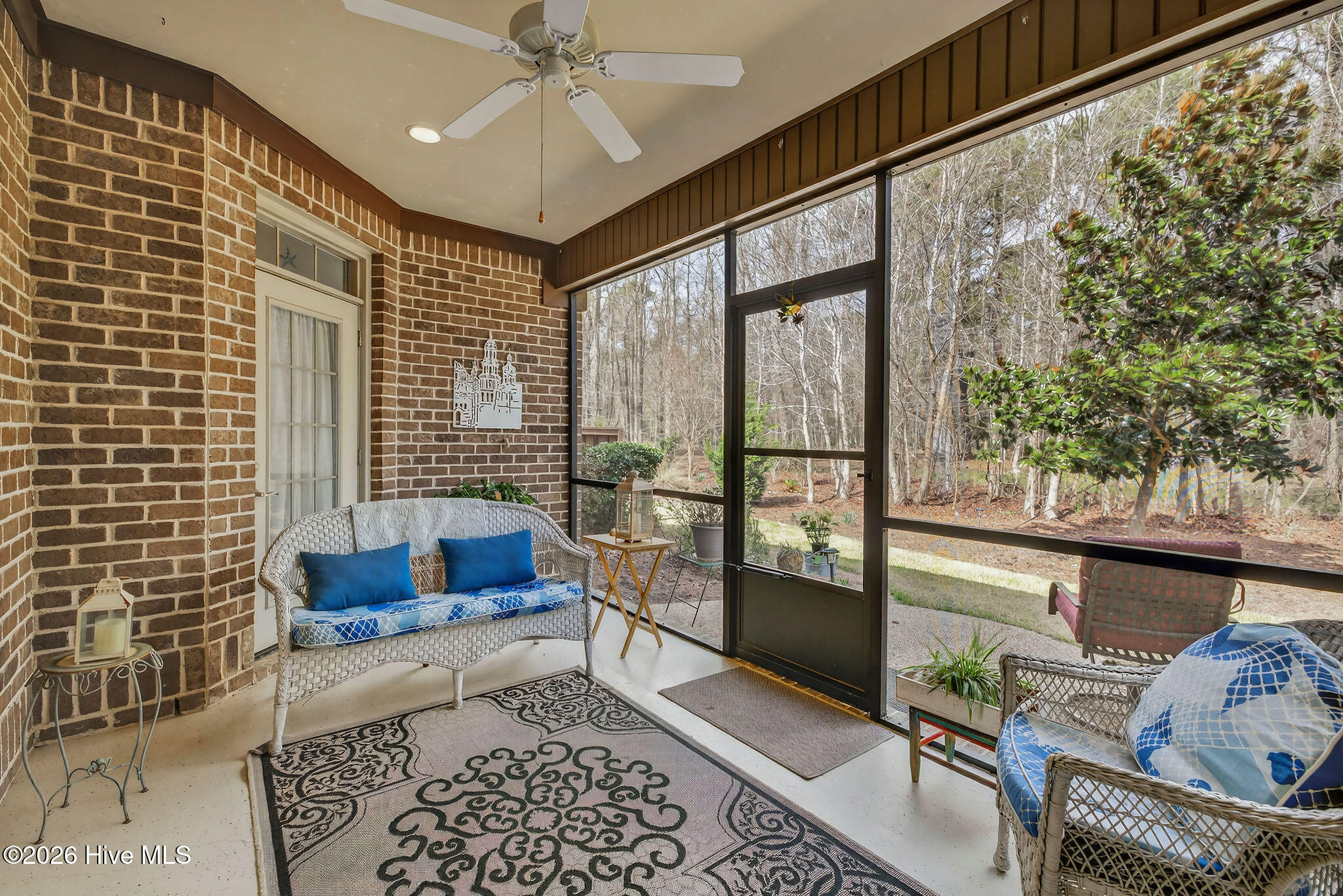 100560039 | Photo 35