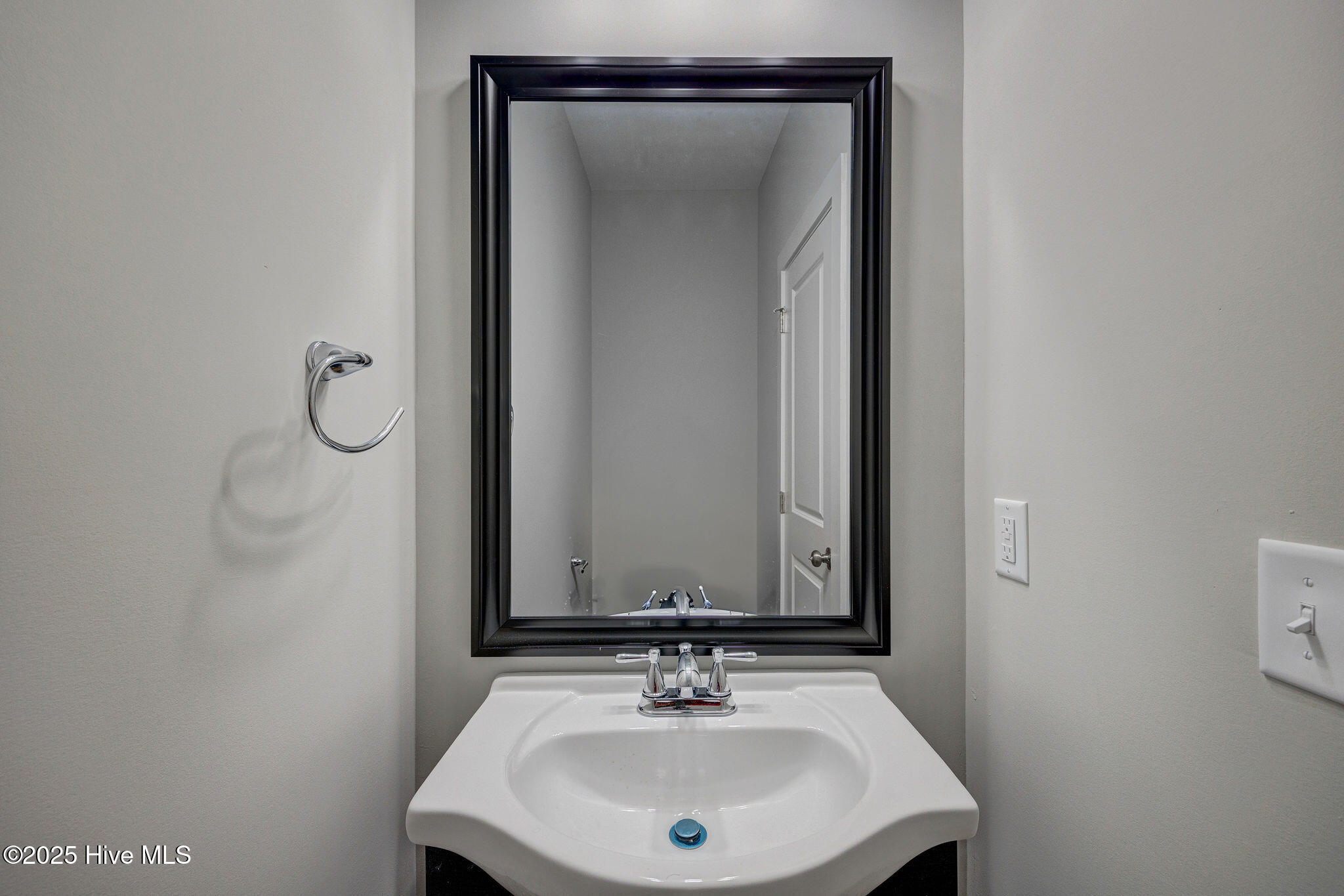 100521175 | Photo 21