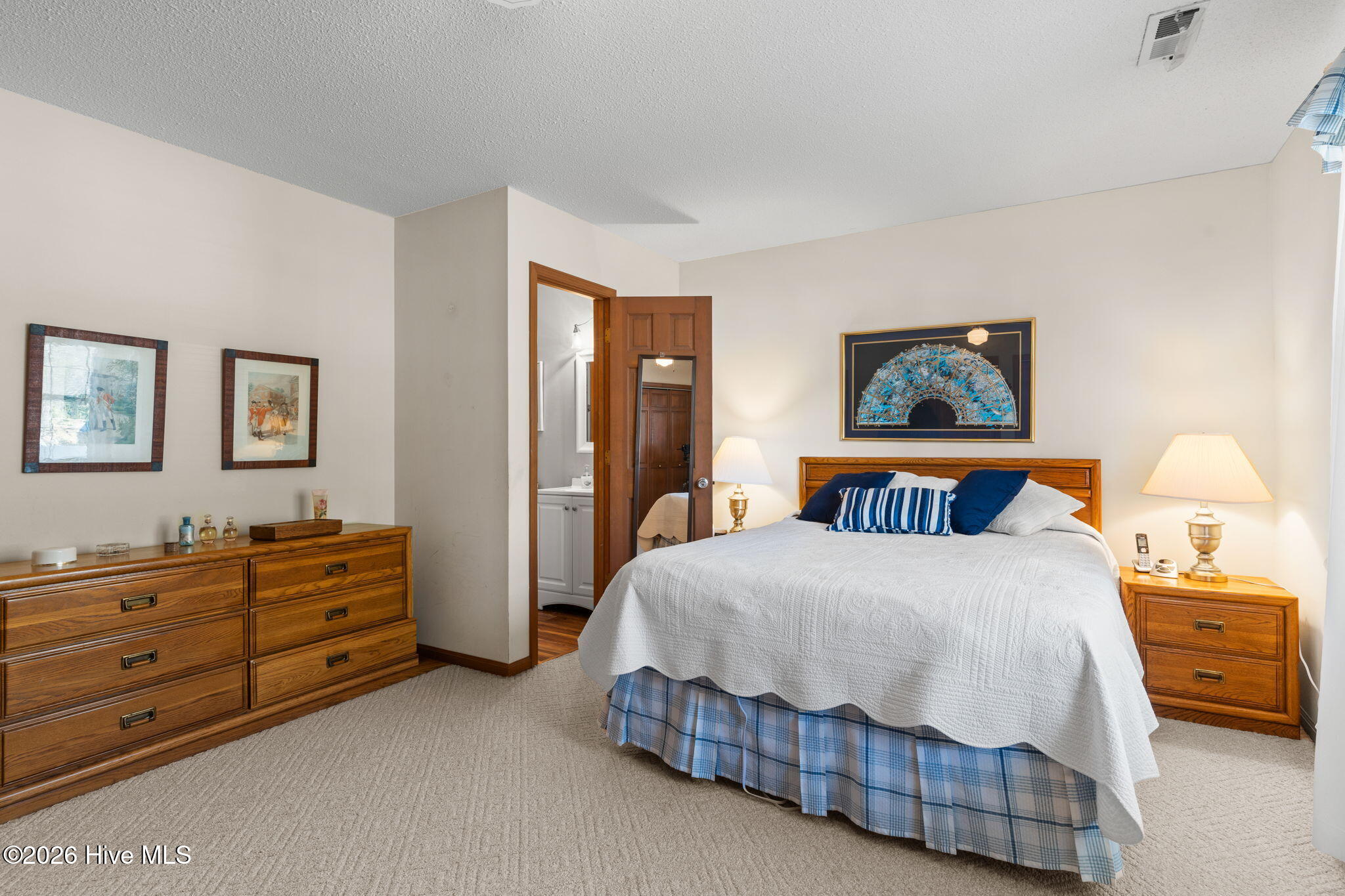 100549085 | Photo 19