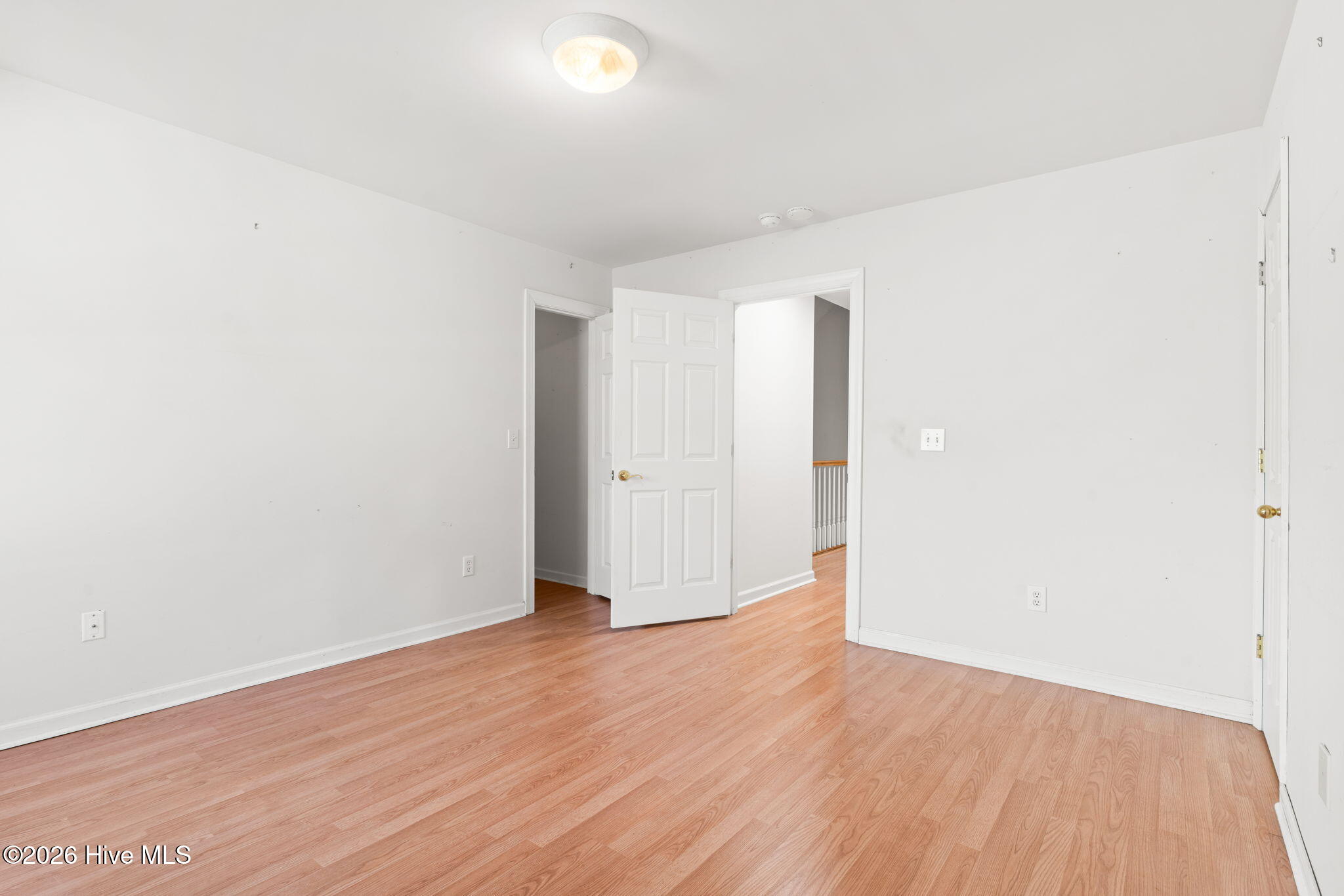 100551669 | Photo 53