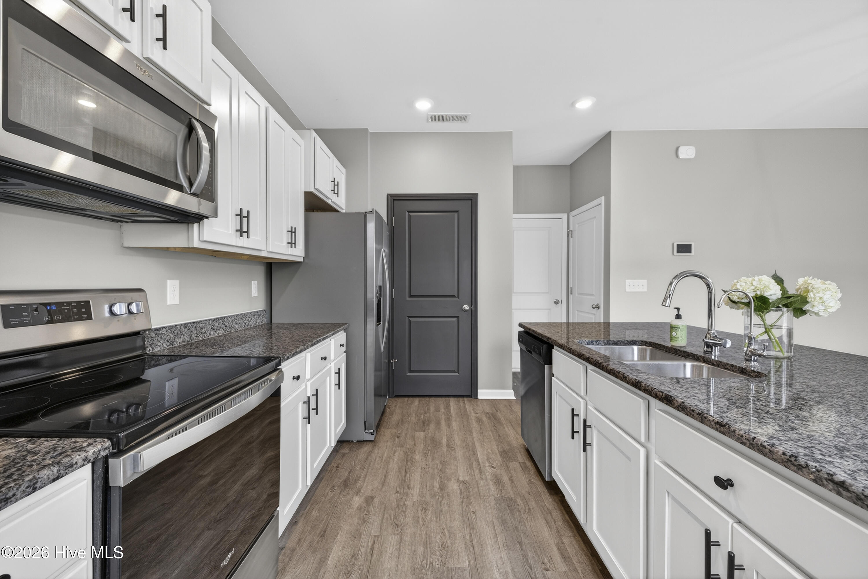 100558263 | Photo 13