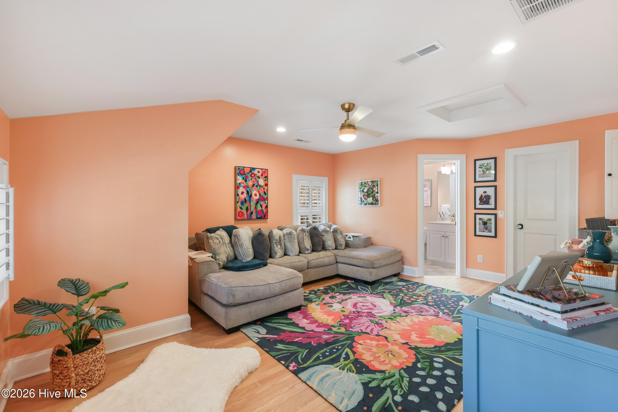 100562808 | Photo 27