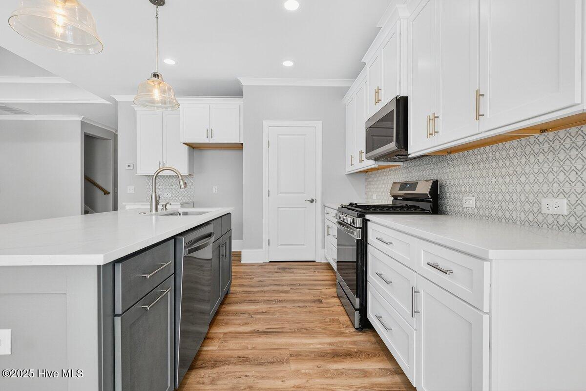 100545863 | Photo 23