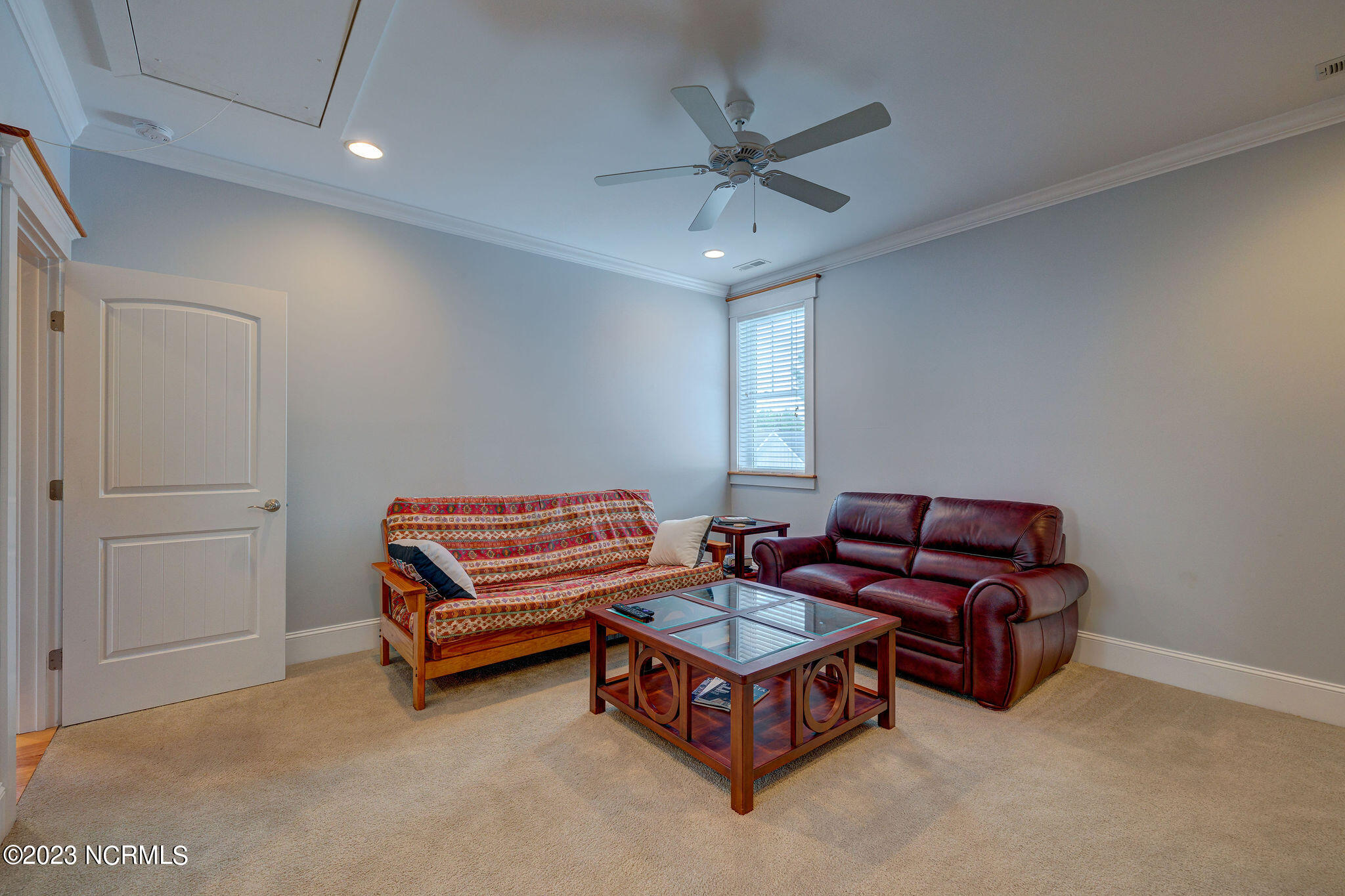 100568046 | Photo 51