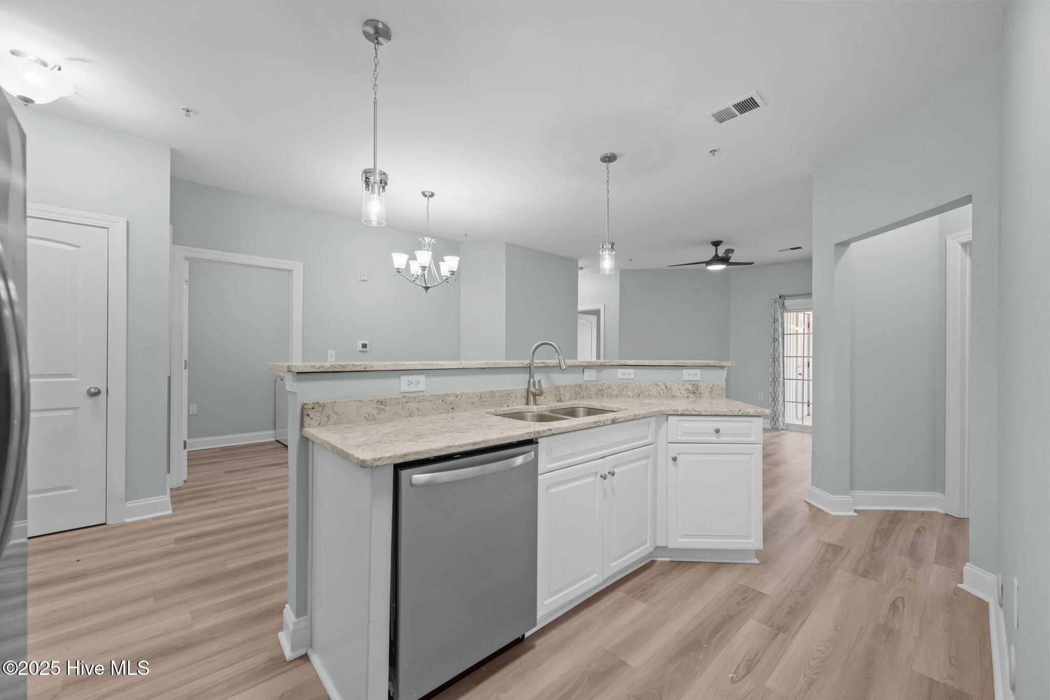 100506684 | Photo 13