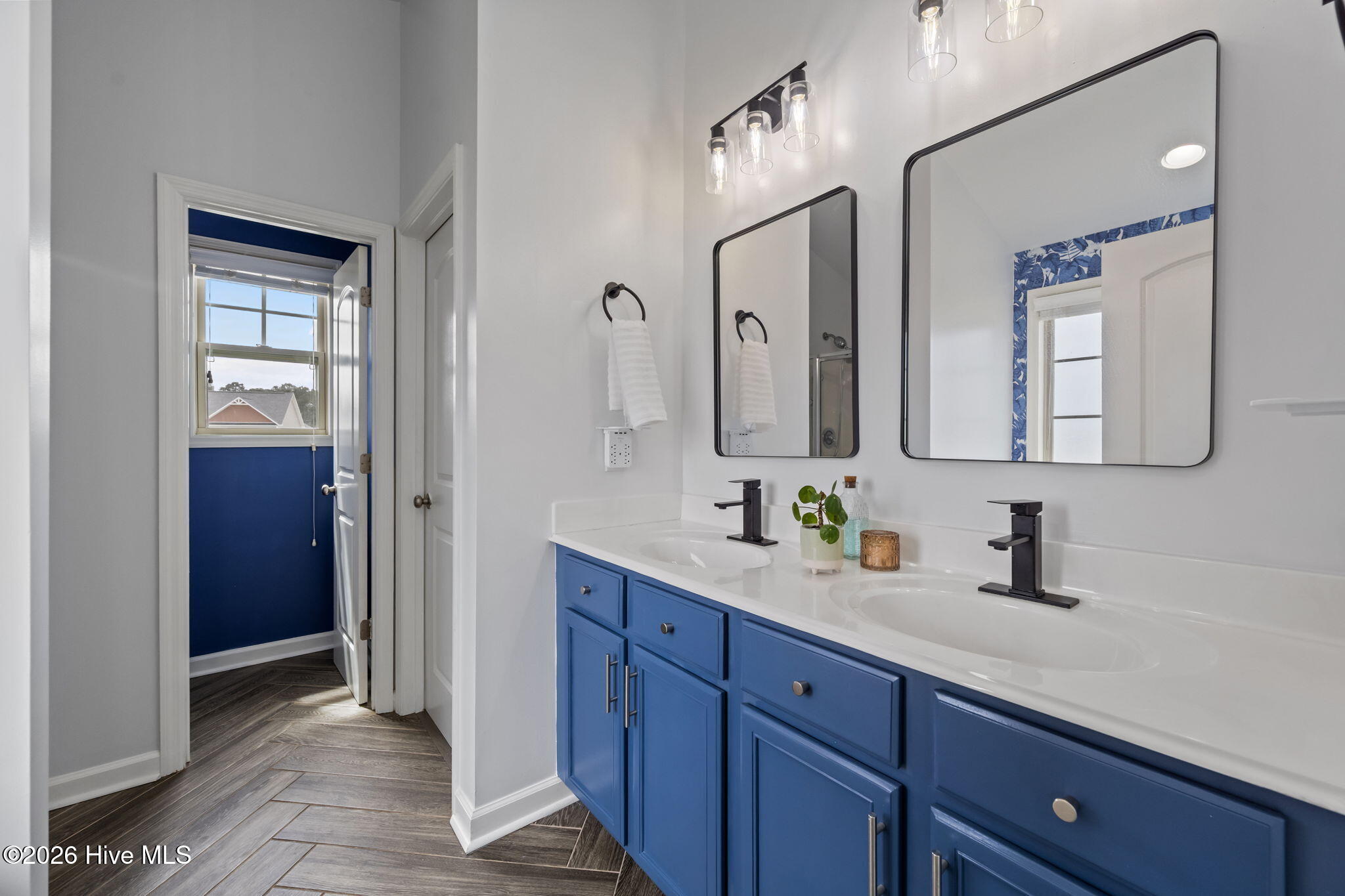 100567212 | Photo 20