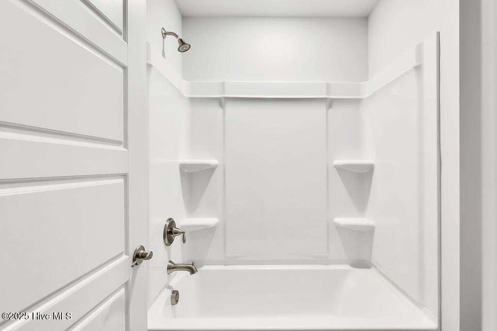 100555060 | Photo 30