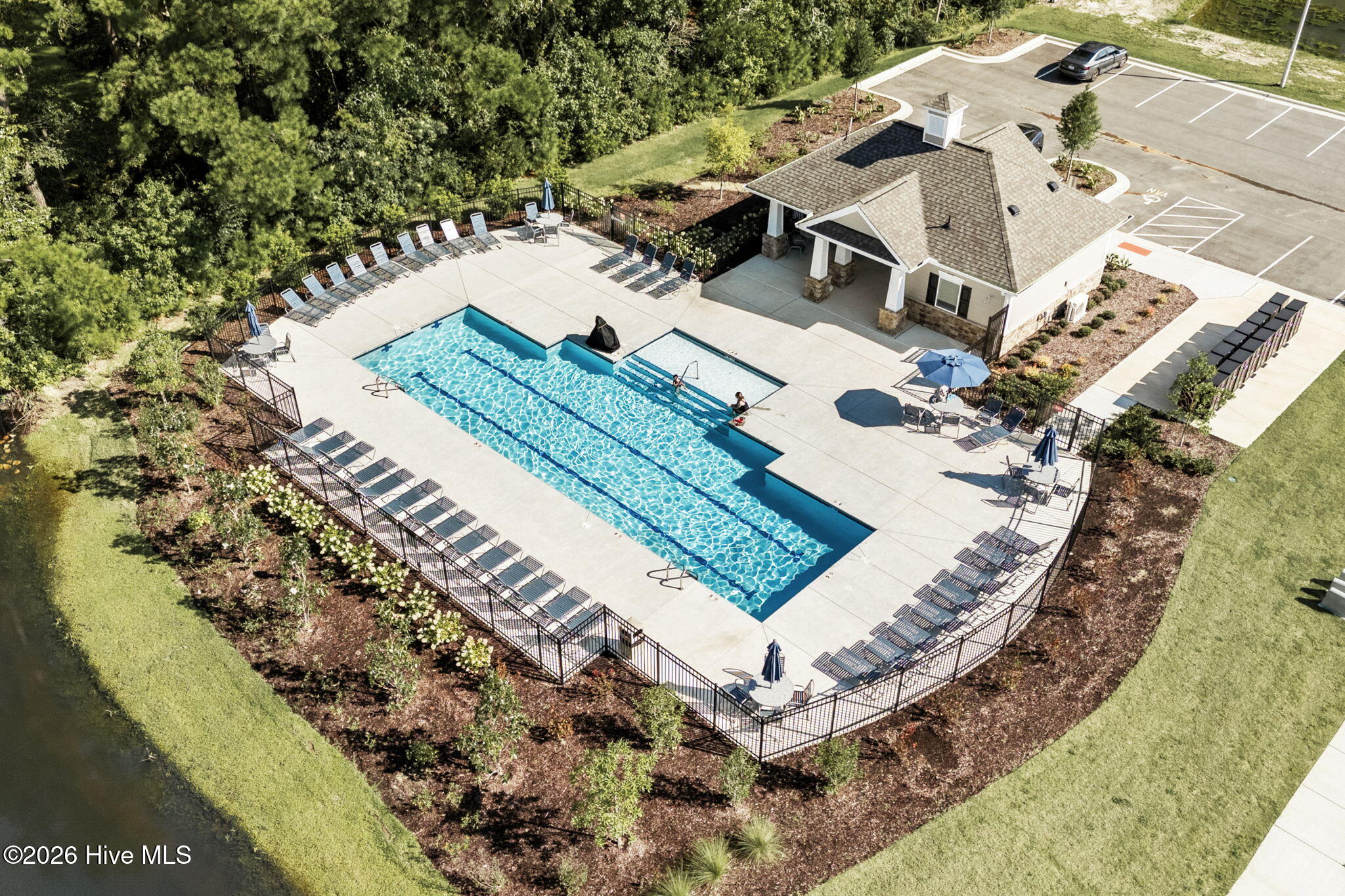 100563775 | Photo 52