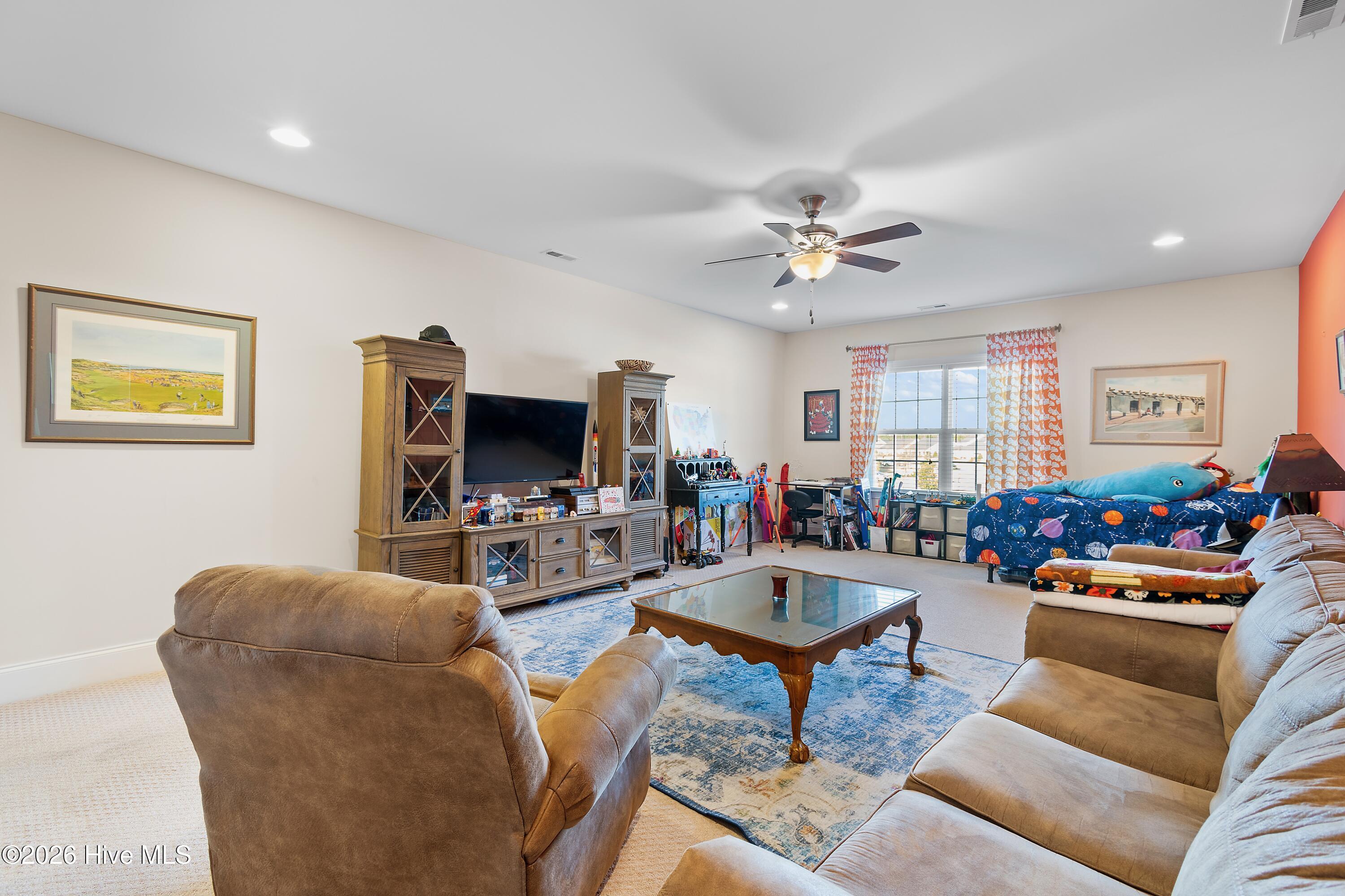 100548400 | Photo 35