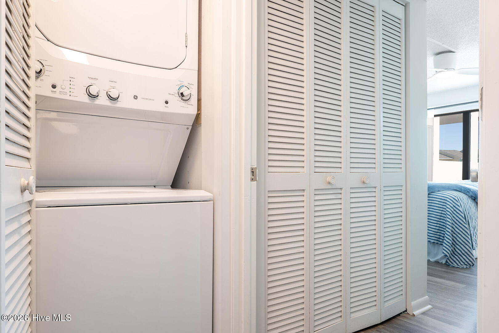 100562169 | Photo 16