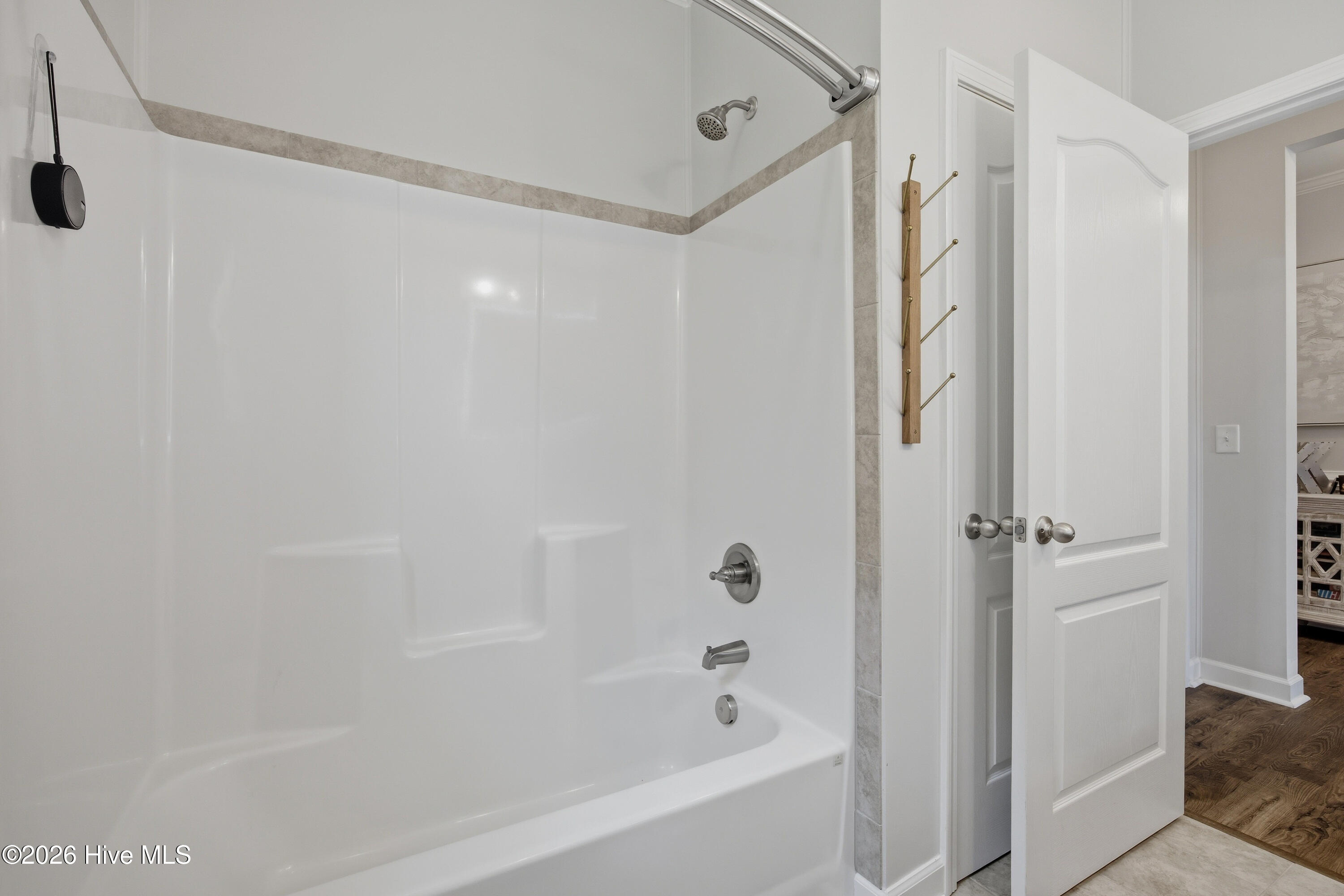 100563122 | Photo 36