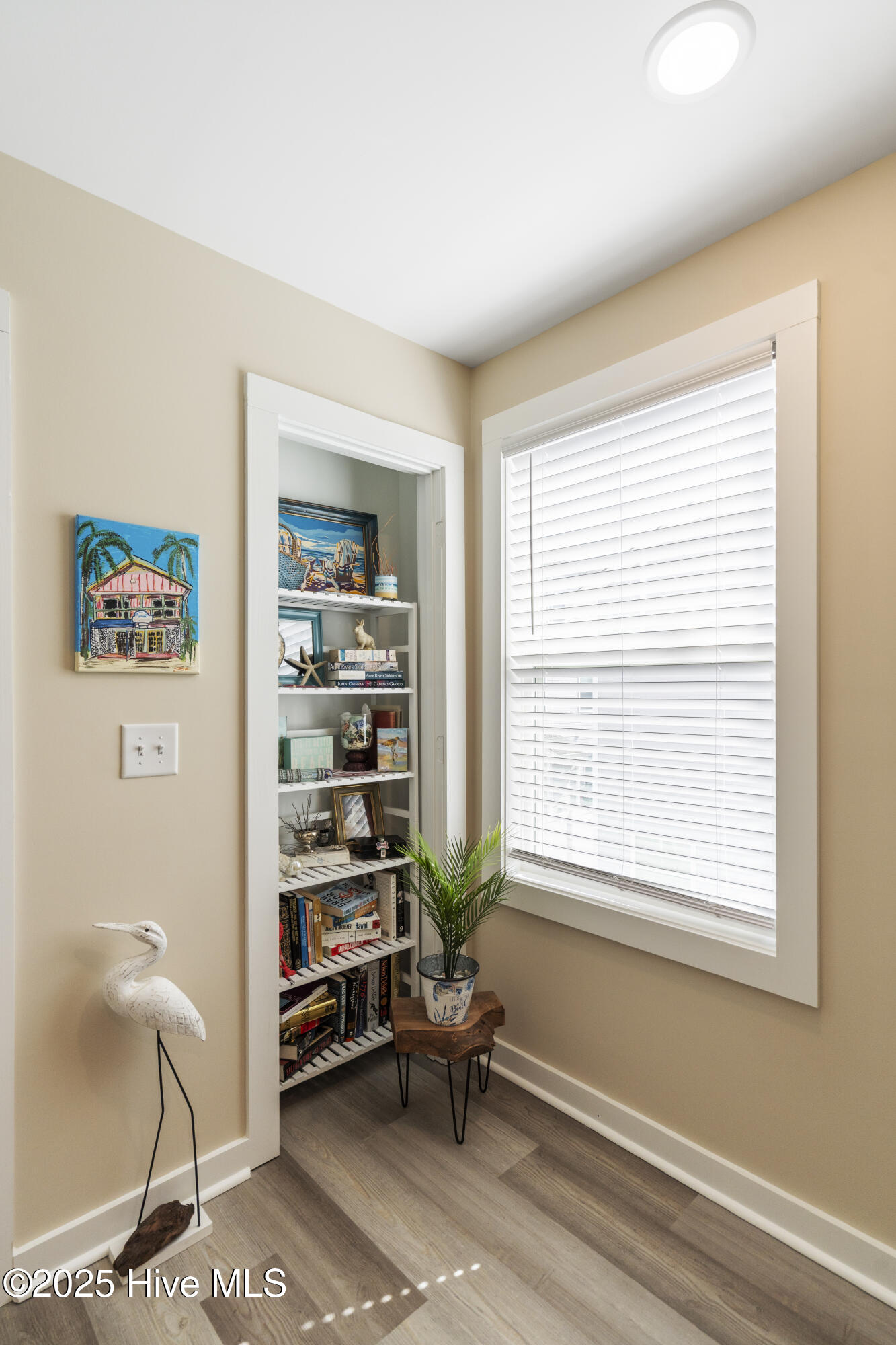 100505761 | Photo 35