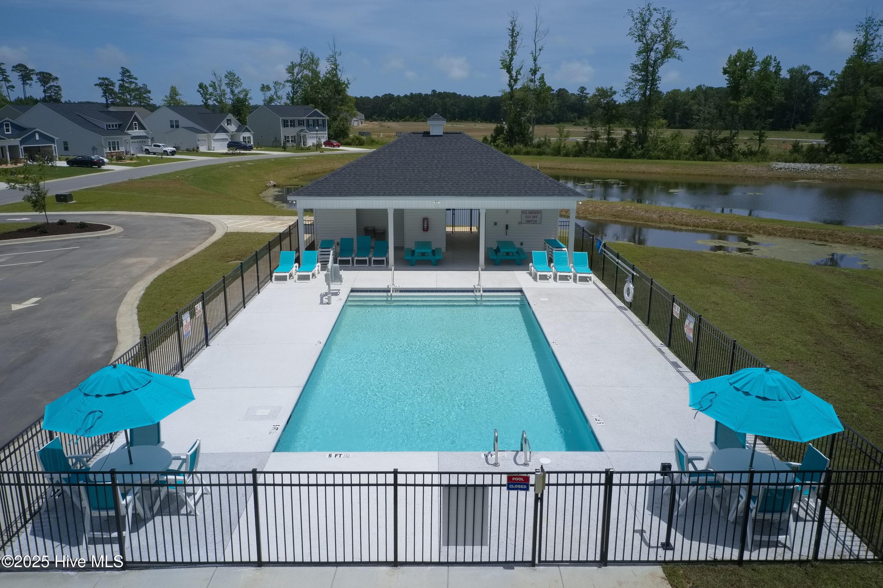 100567921 | Photo 42