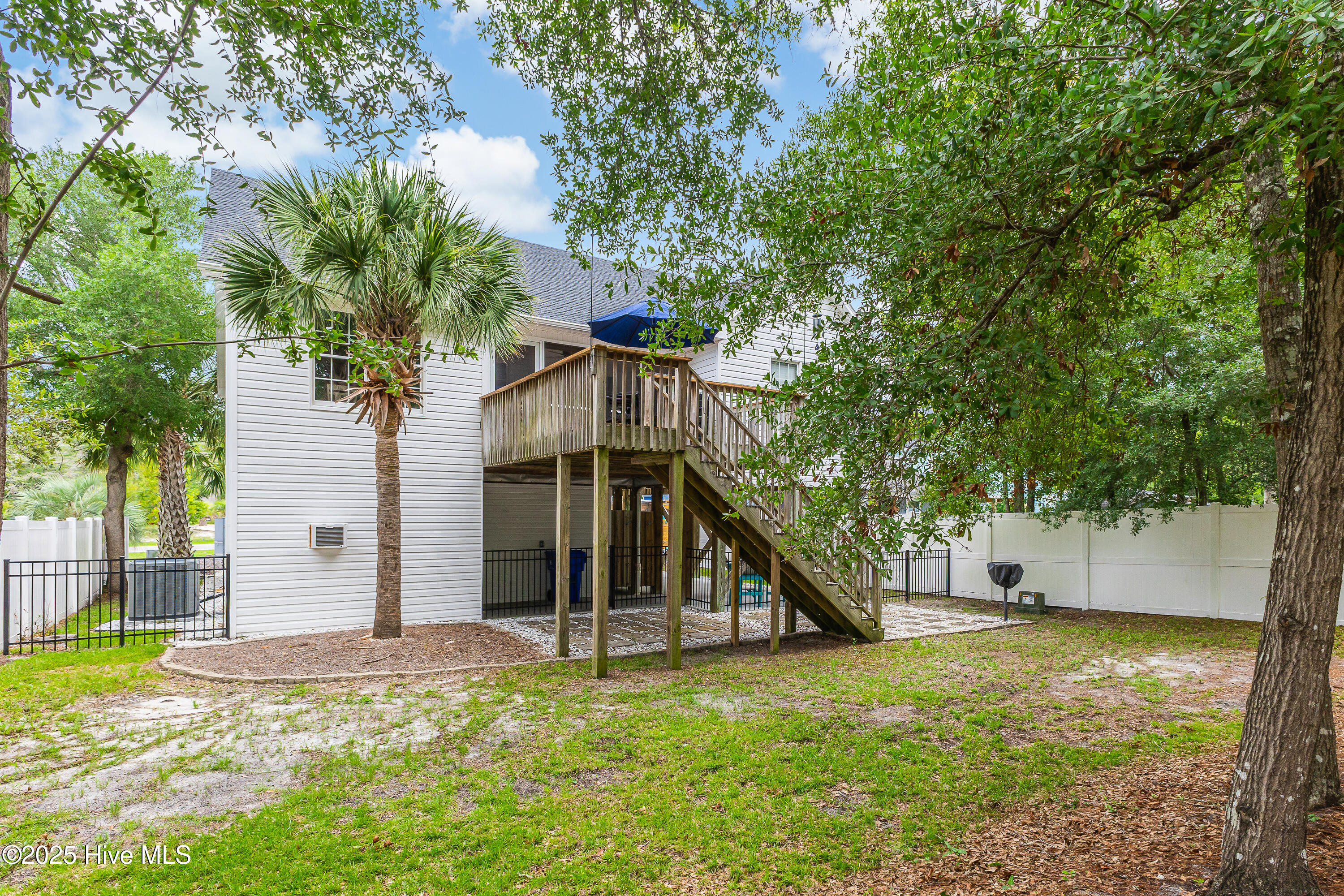 100523594 | Photo 35