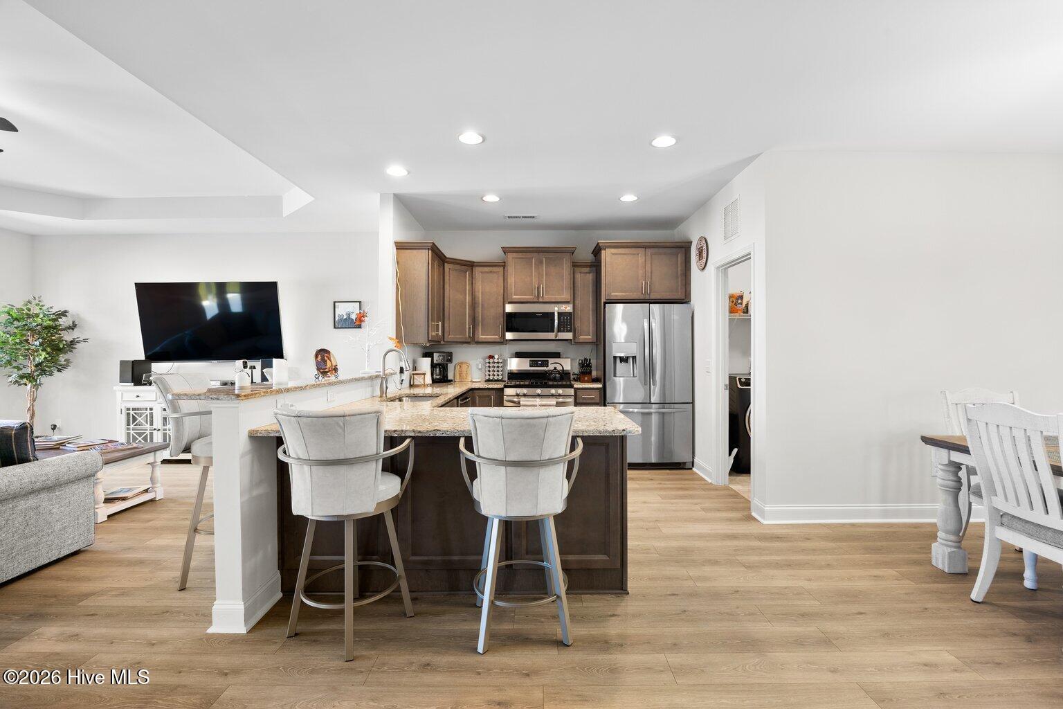 100549643 | Photo 14