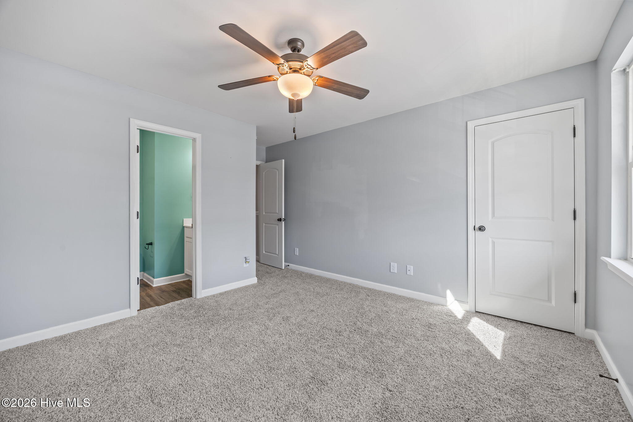 100566245 | Photo 21