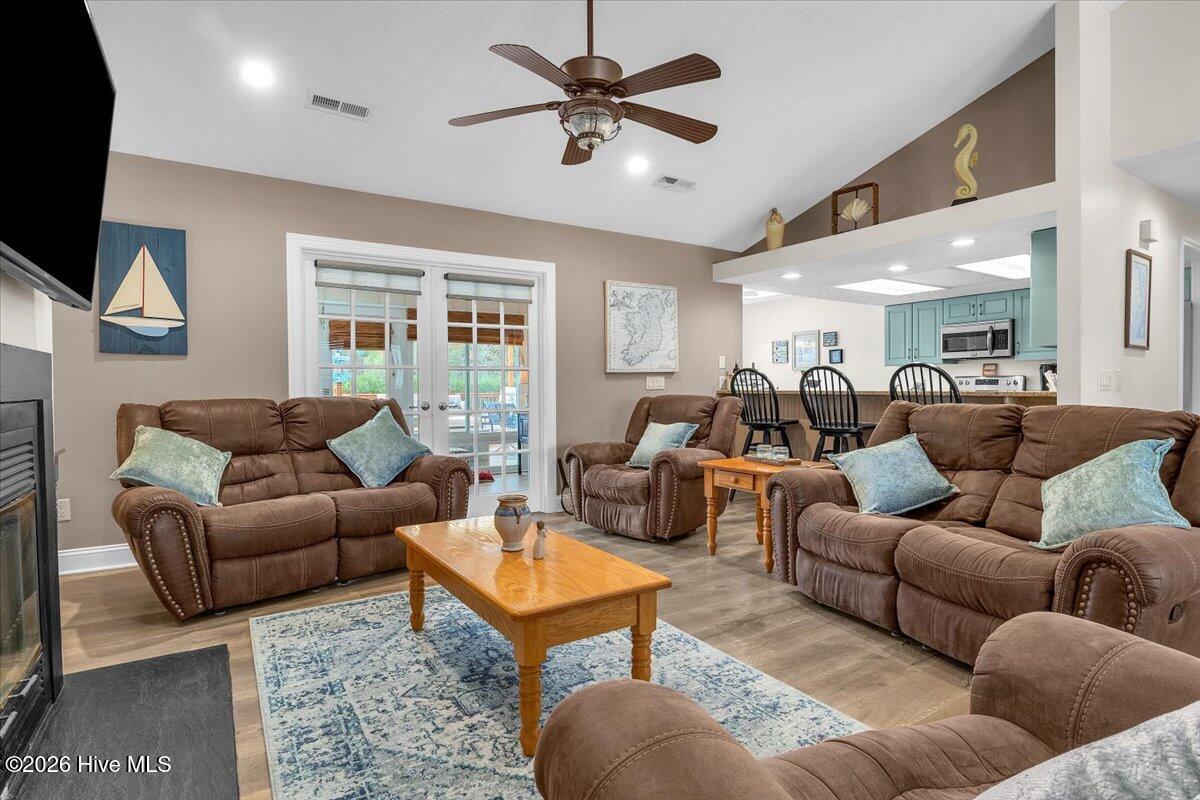 100563011 | Photo 10