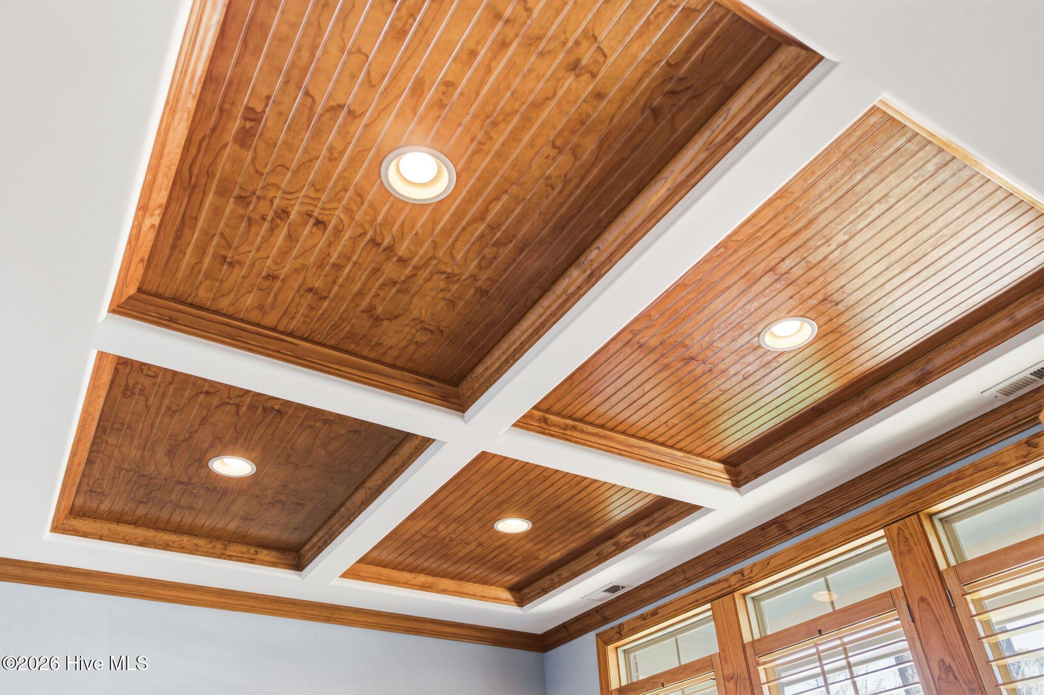 100564432 | Photo 69