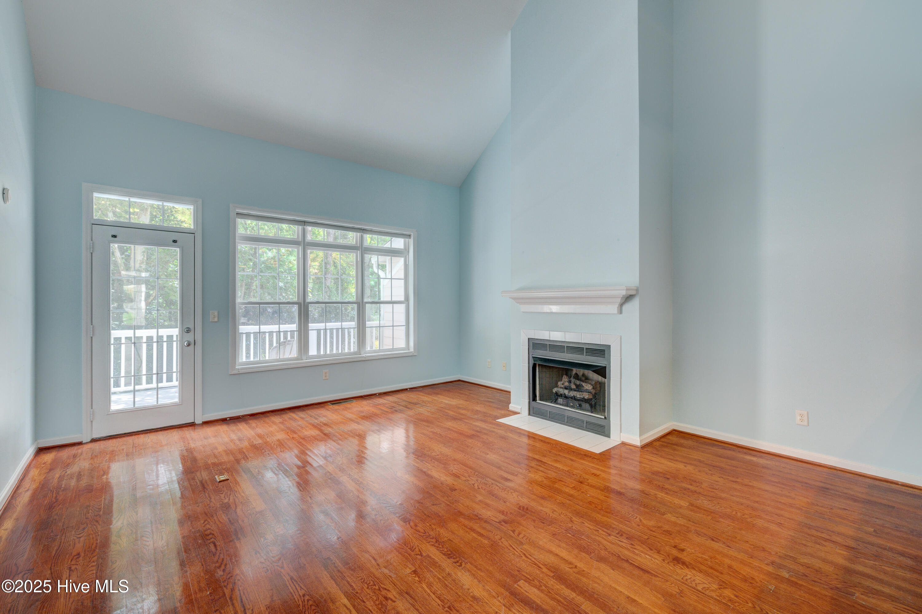 100526585 | Photo 28