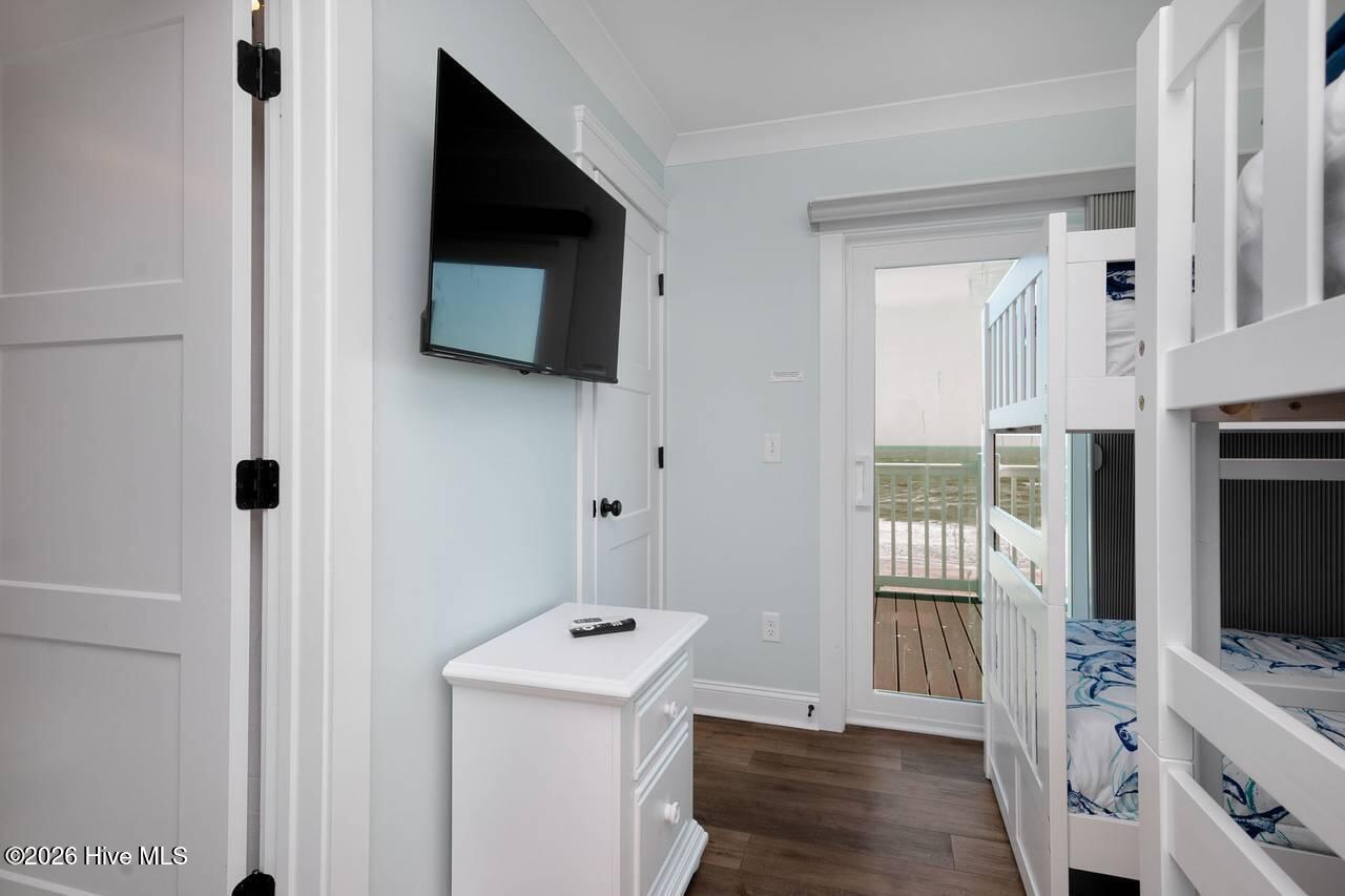 100560212 | Photo 77