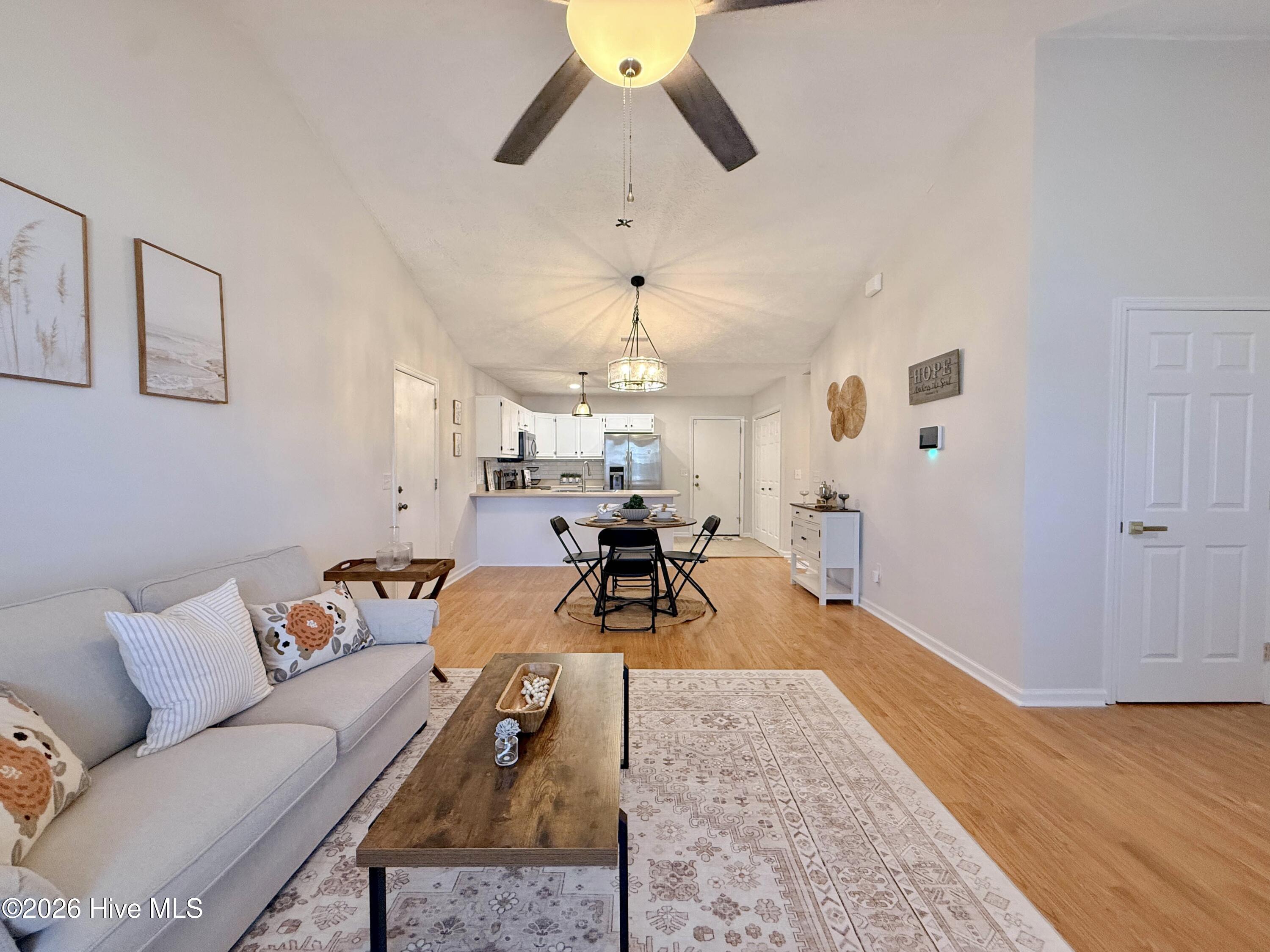 100558599 | Photo 32