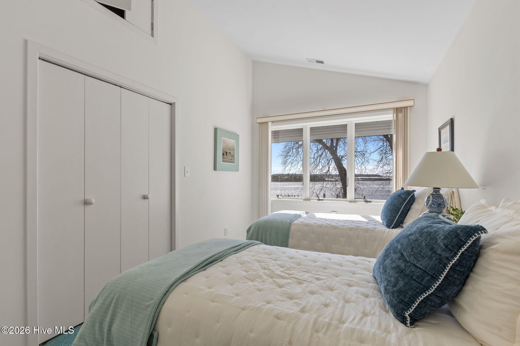 100564648 | Photo 40