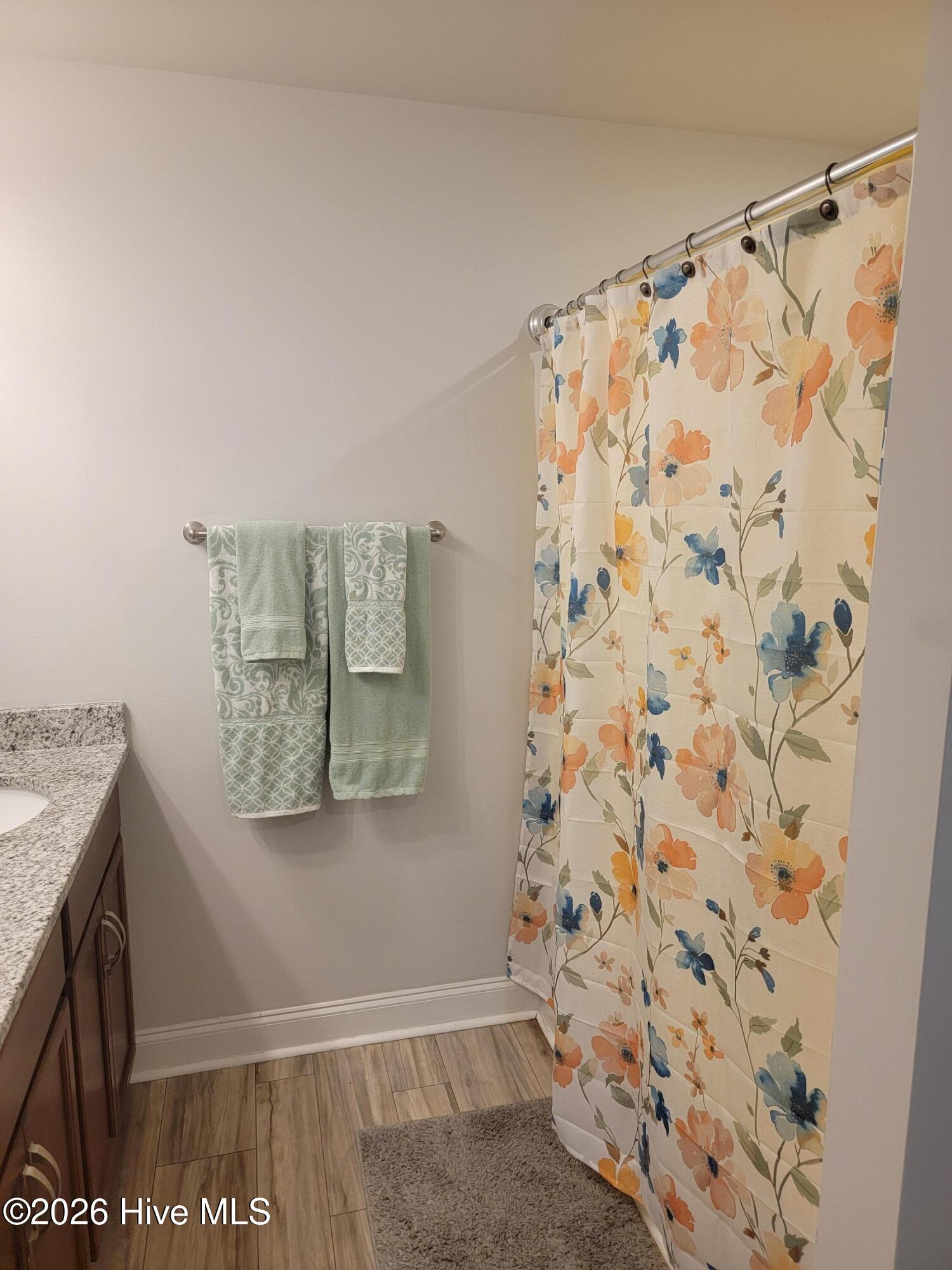 100548706 | Photo 16