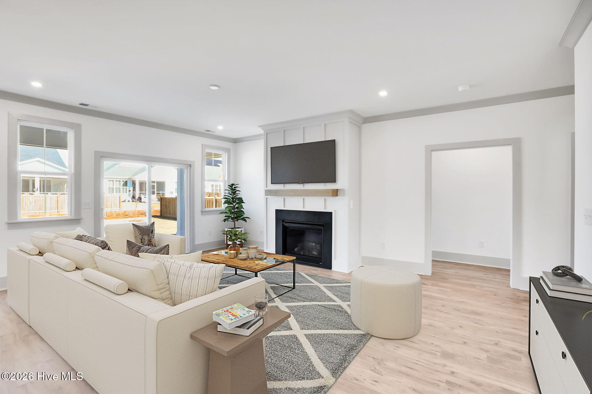 100446979 | Photo 36