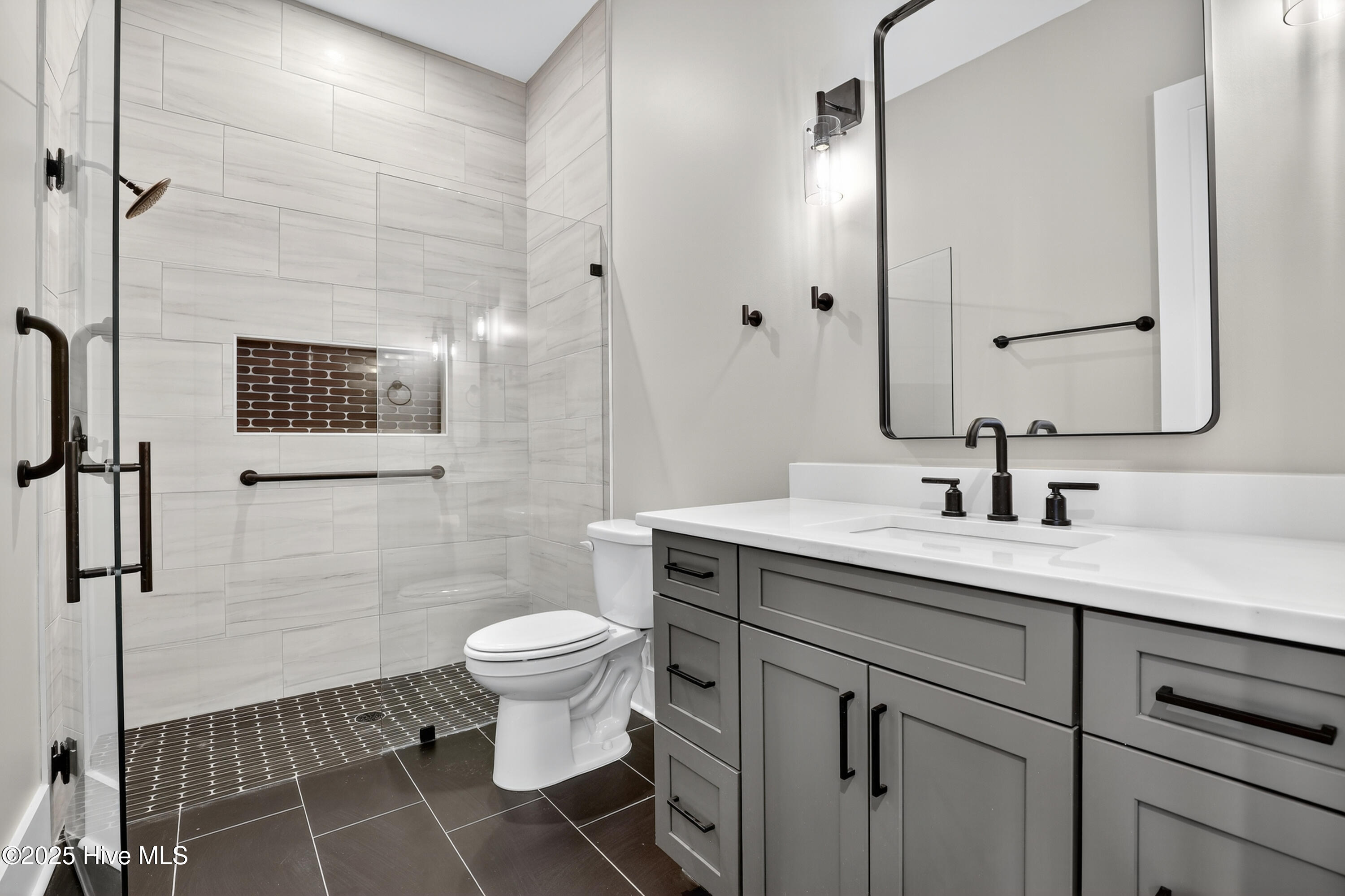 100546984 | Photo 29