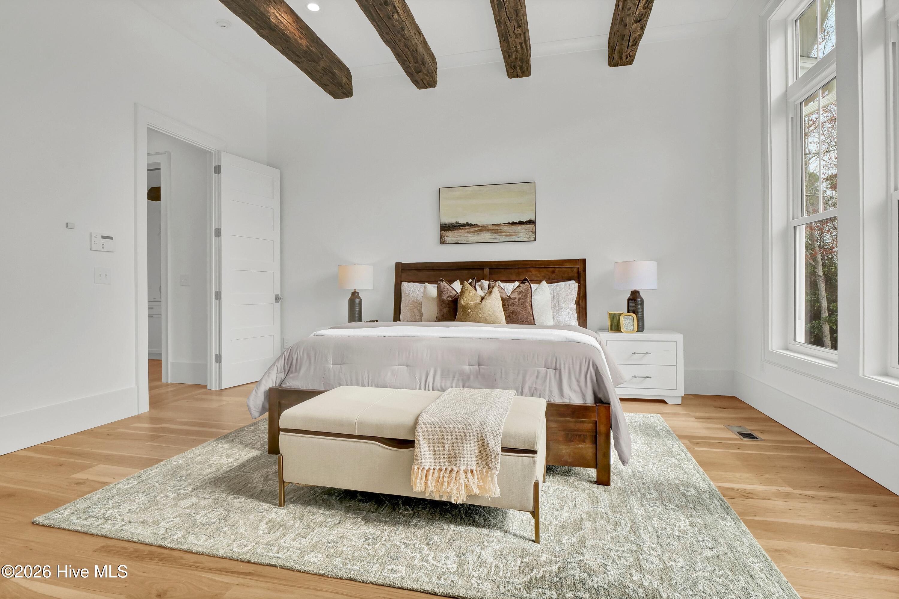 100553648 | Photo 24