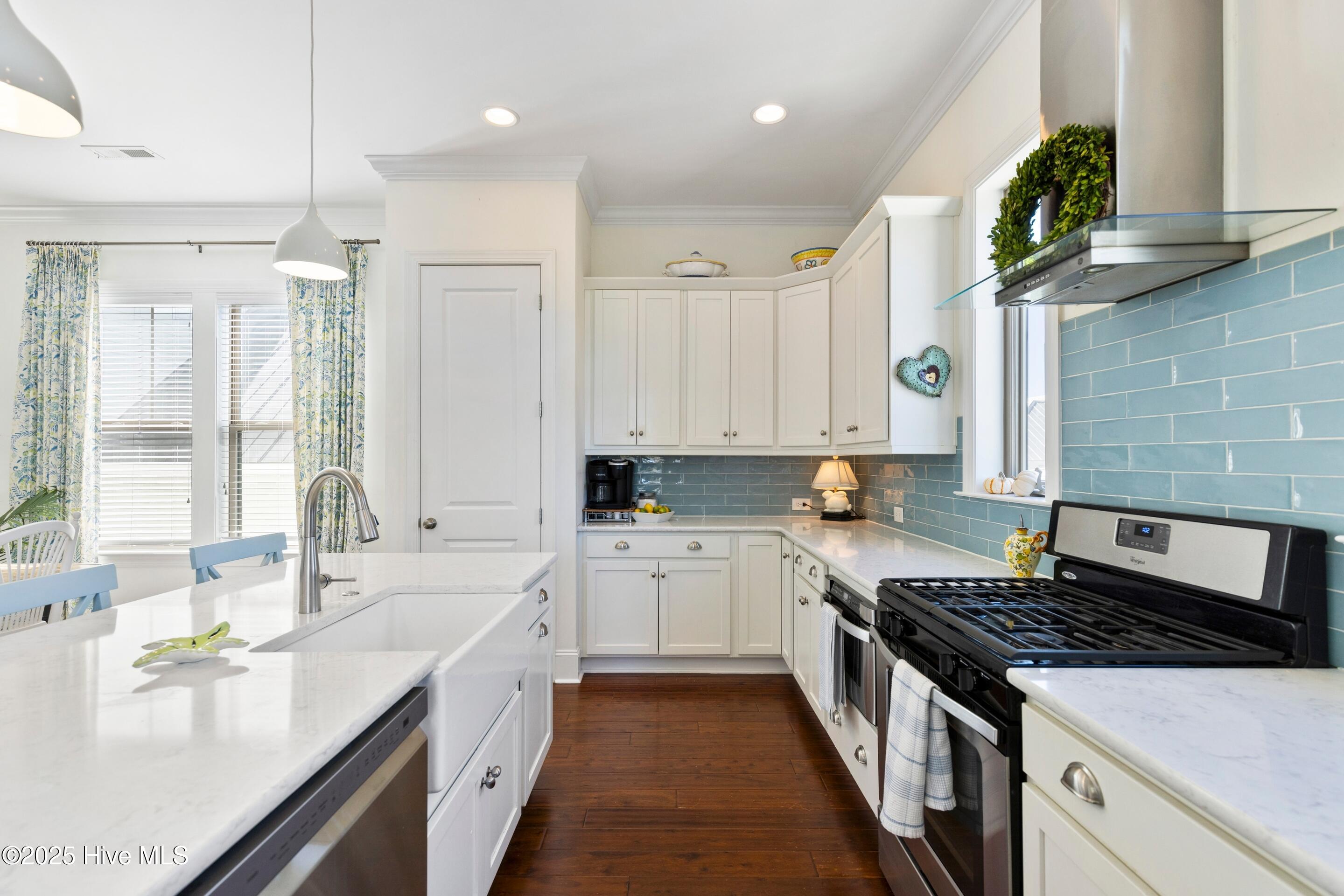 100536198 | Photo 26