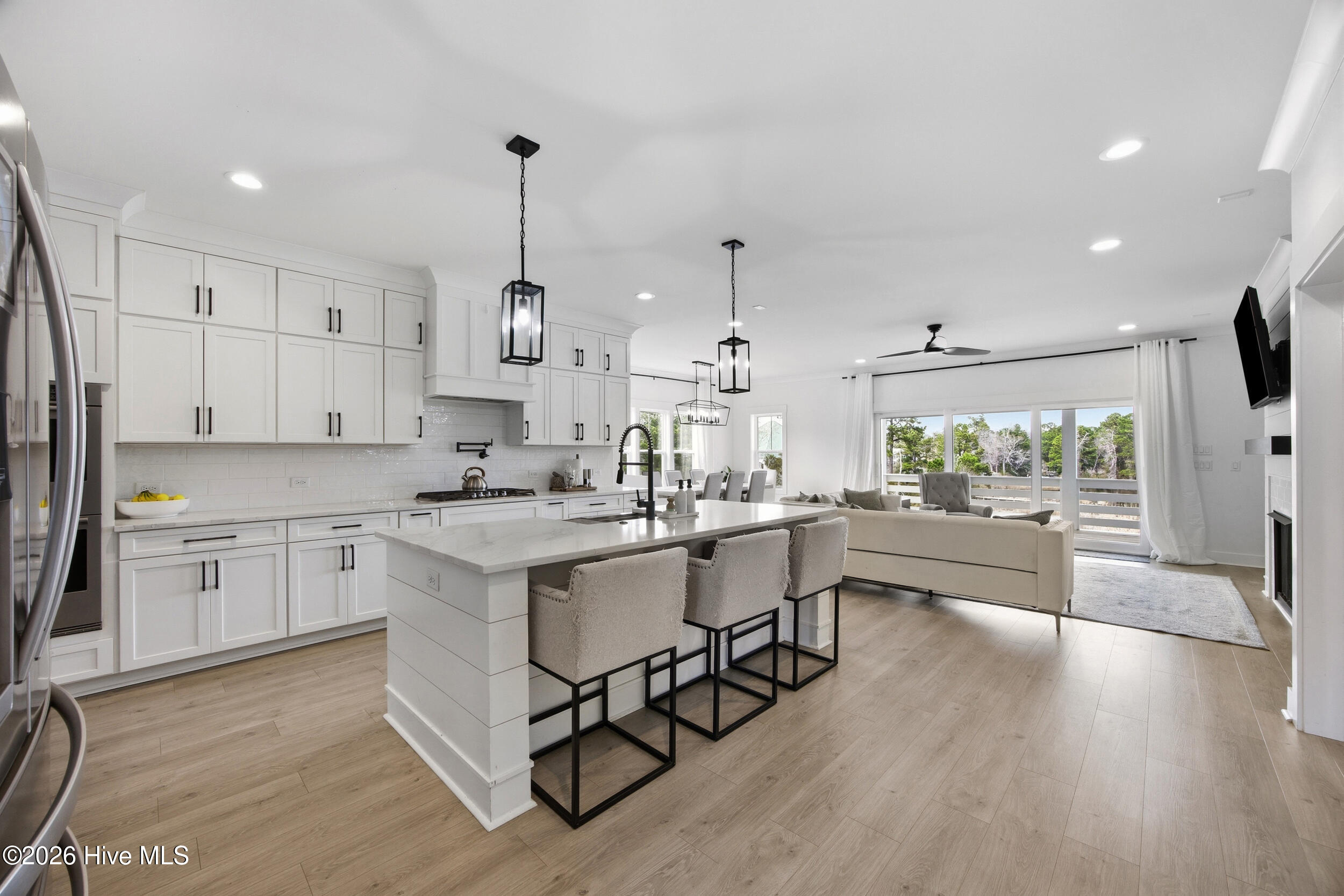 100558595 | Photo 13