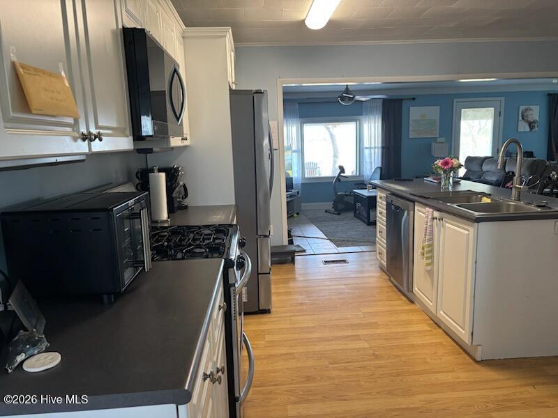 100564772 | Photo 23