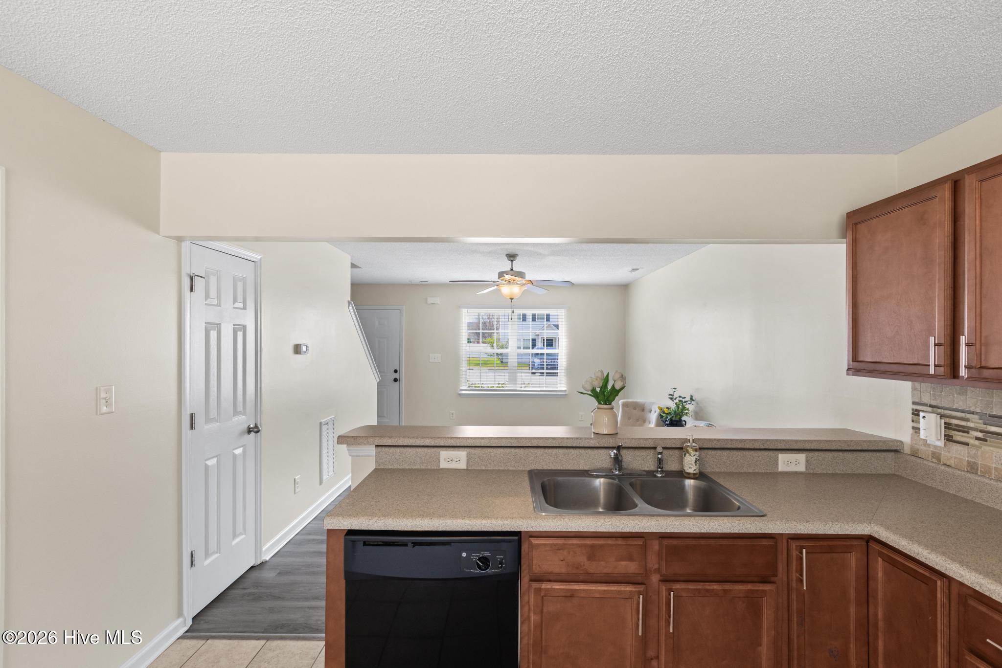 100554013 | Photo 12