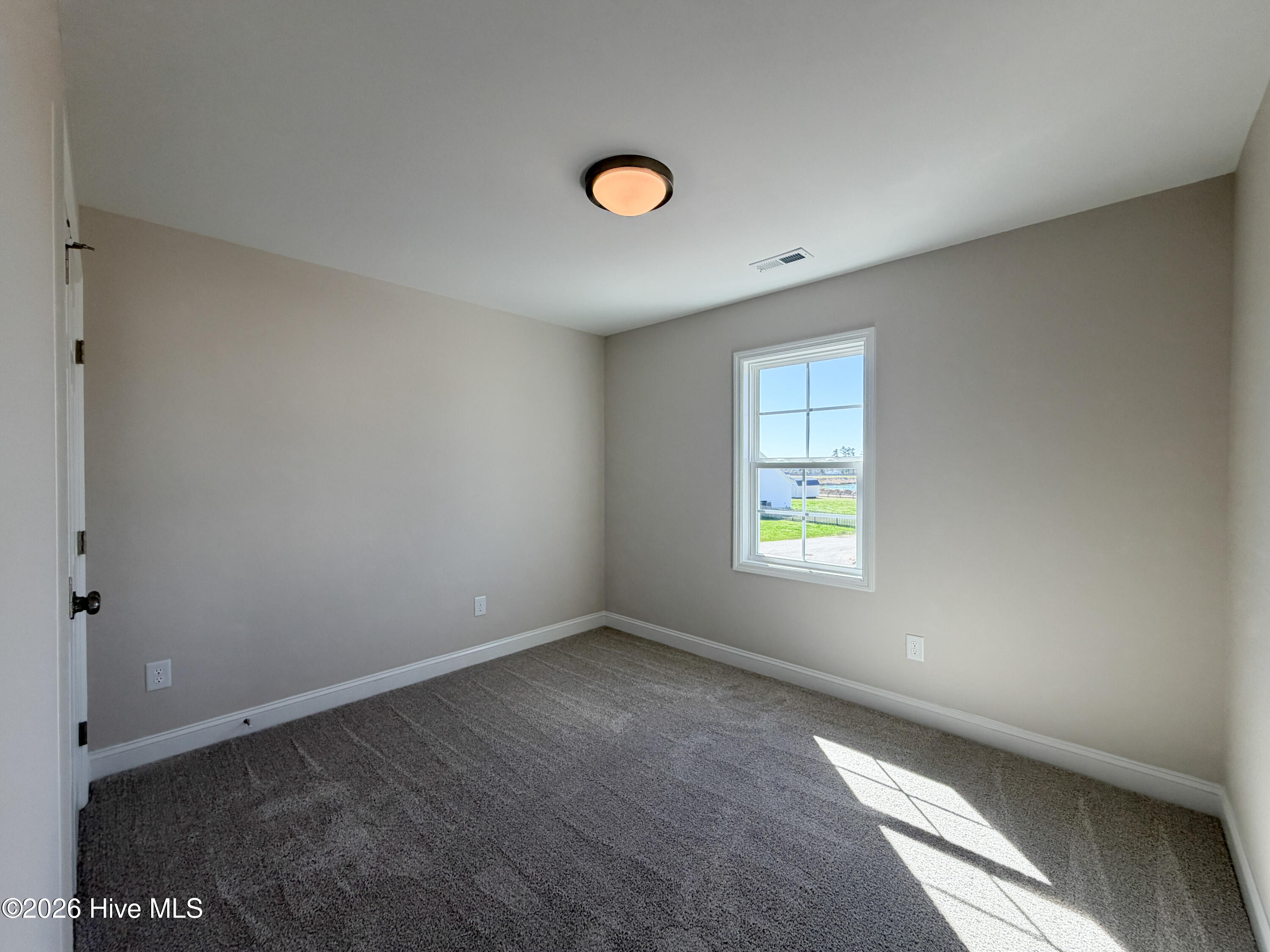 100551553 | Photo 12