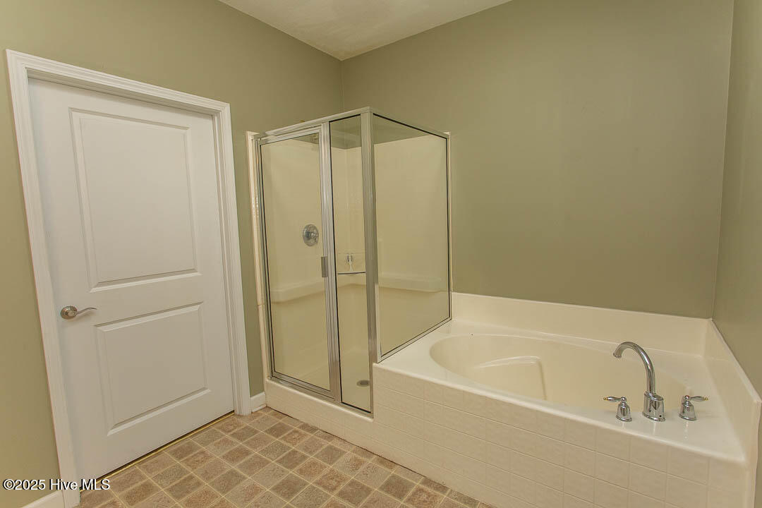 100532415 | Photo 30