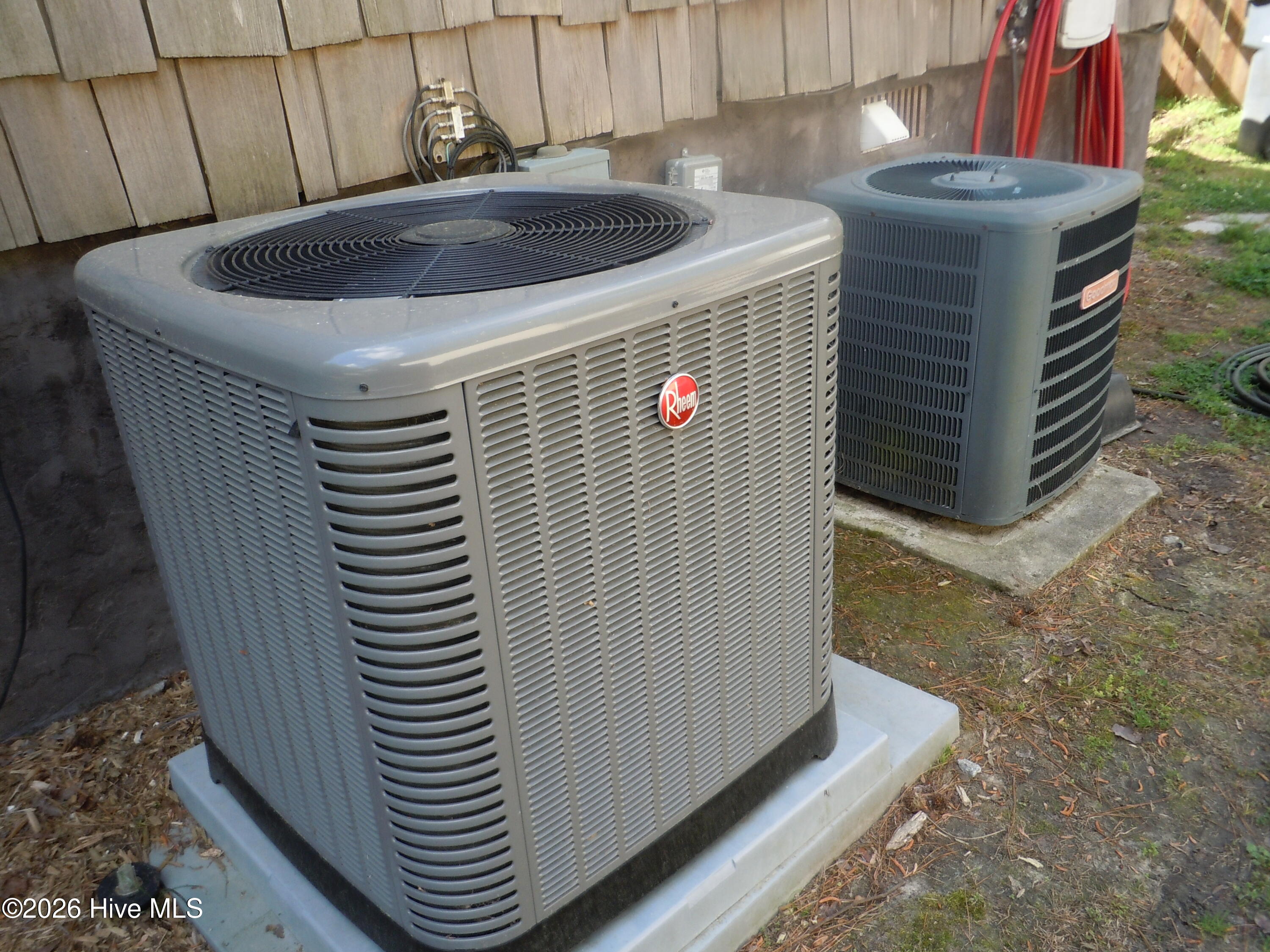 100565129 | Photo 71