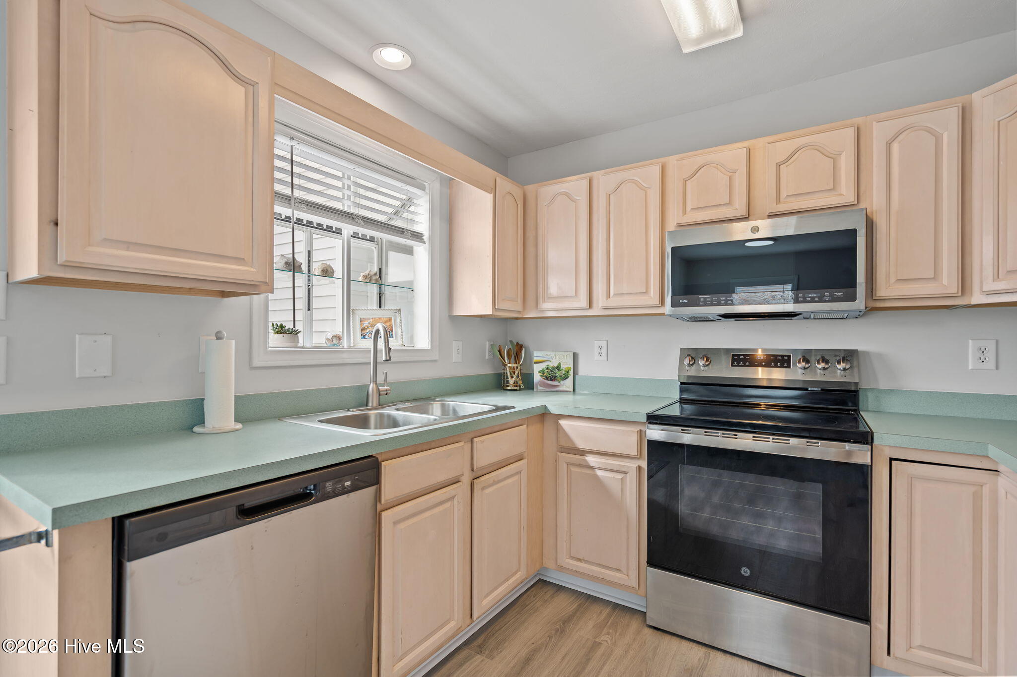 100562748 | Photo 39