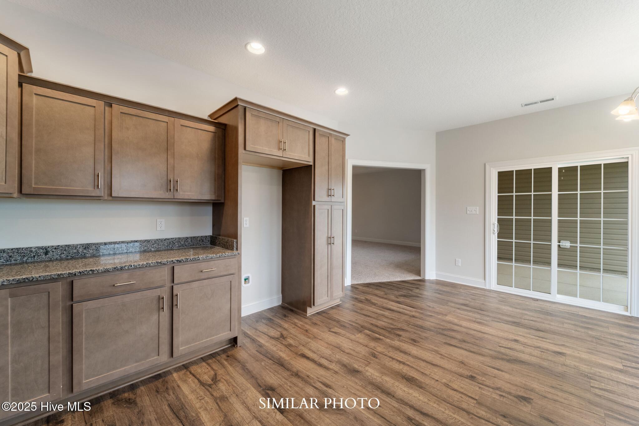 100546139 | Photo 13