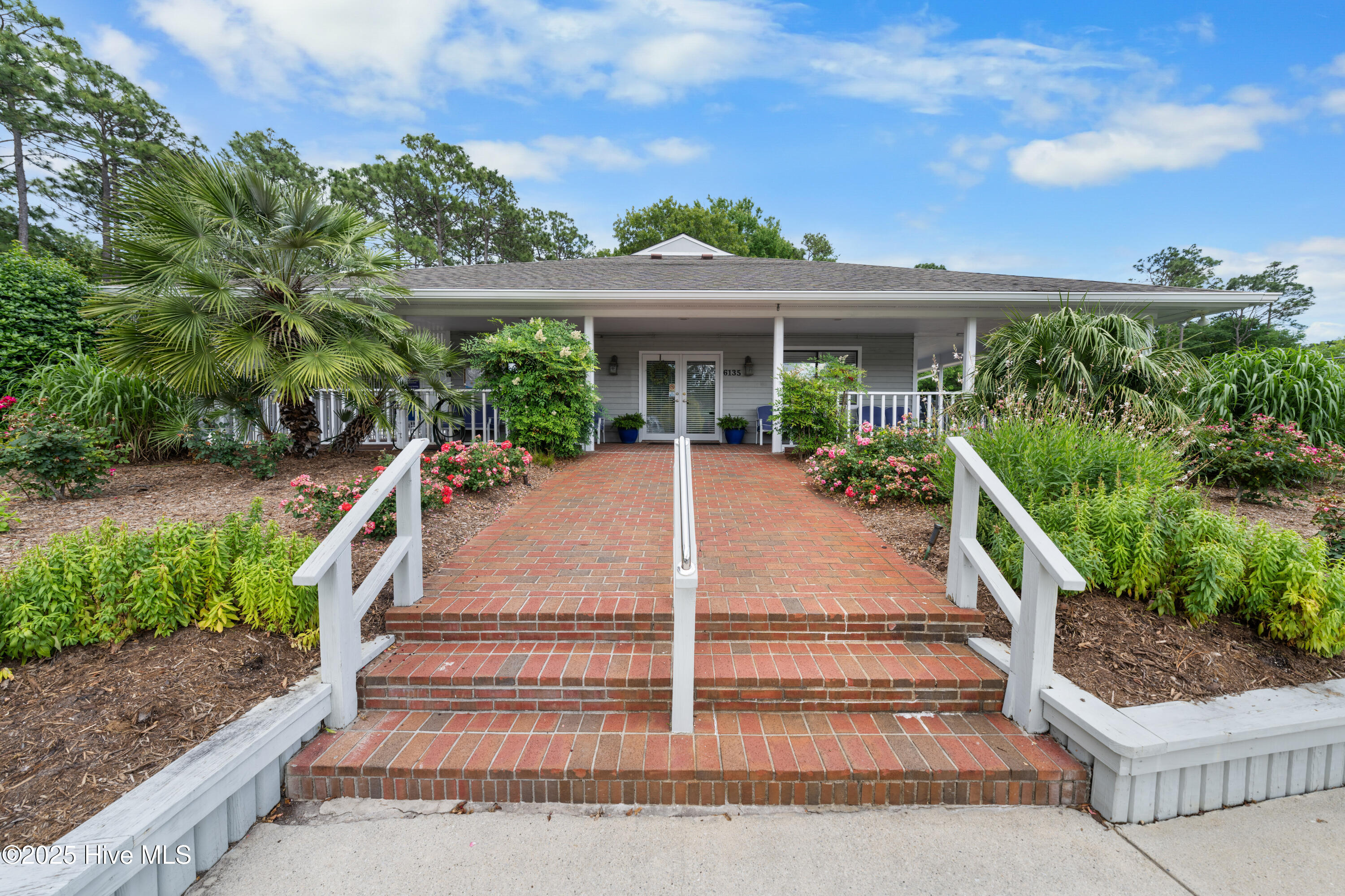 100543357 | Photo 35