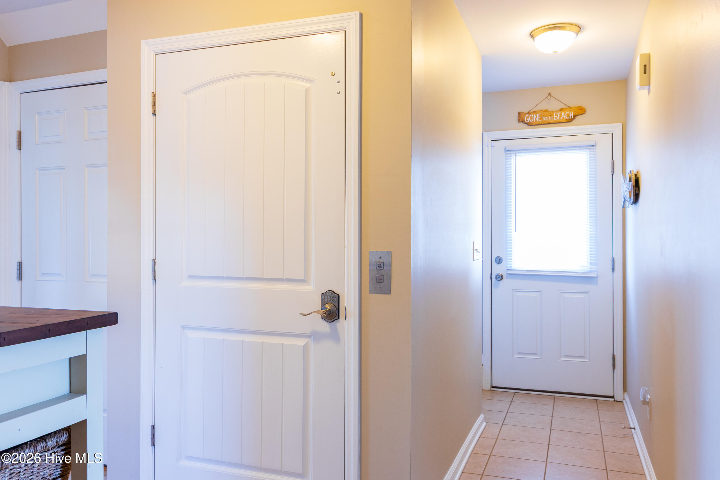 100559120 | Photo 16