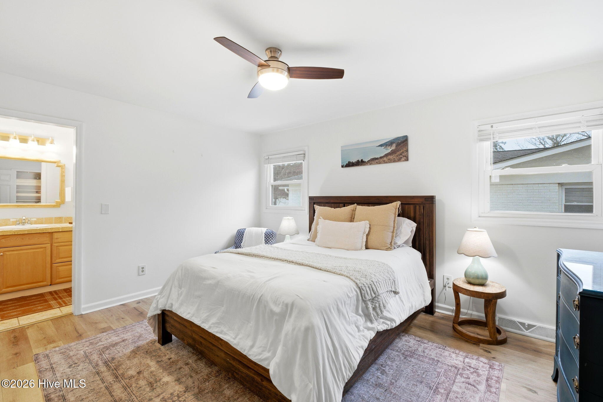 100557062 | Photo 15