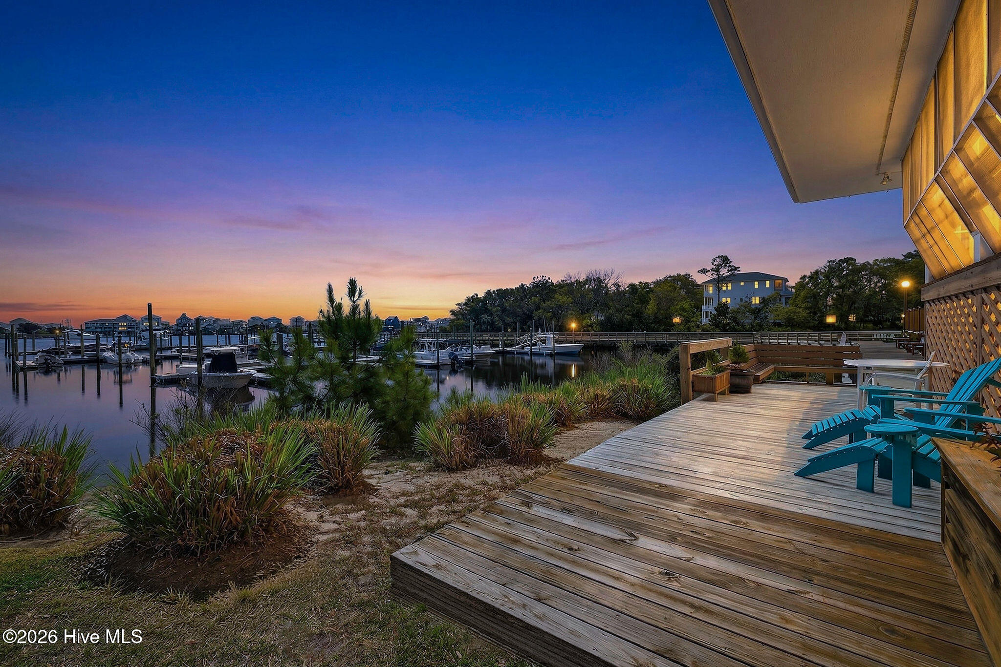 100564348 | Photo 53