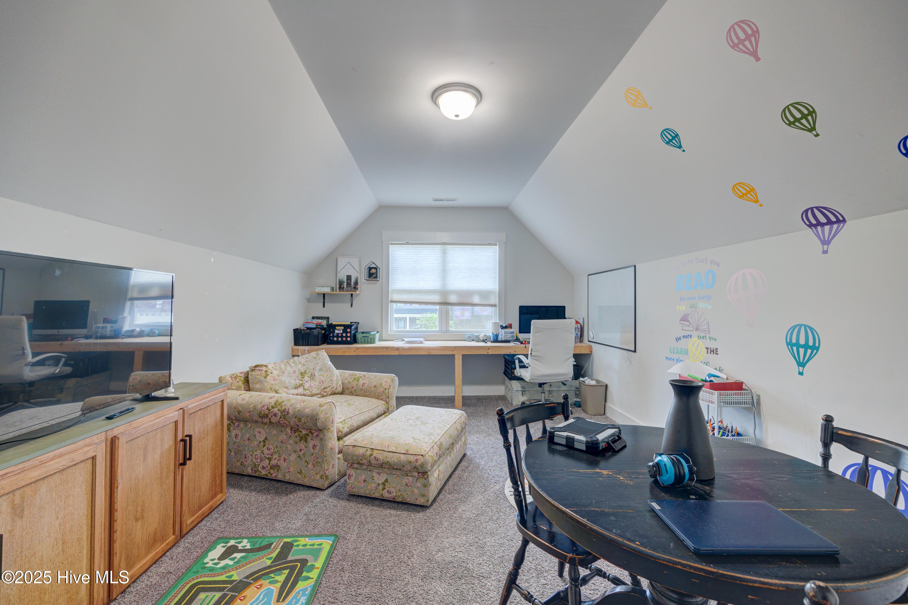 100534229 | Photo 32